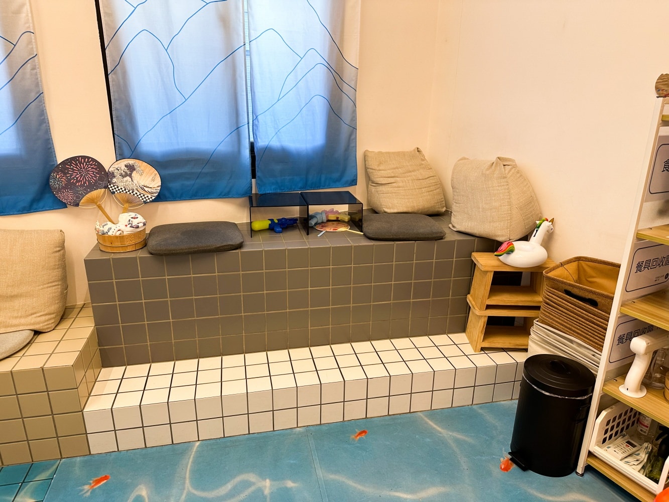 [宜蘭礁溪咖啡廳]咖啡浴 FURO CAFE 超有氣氛的溫泉咖啡廳｜逼真可愛造景與可愛木盆裝飾｜飲料好喝有特色 甜點好吃必點｜不限時間還提供插座