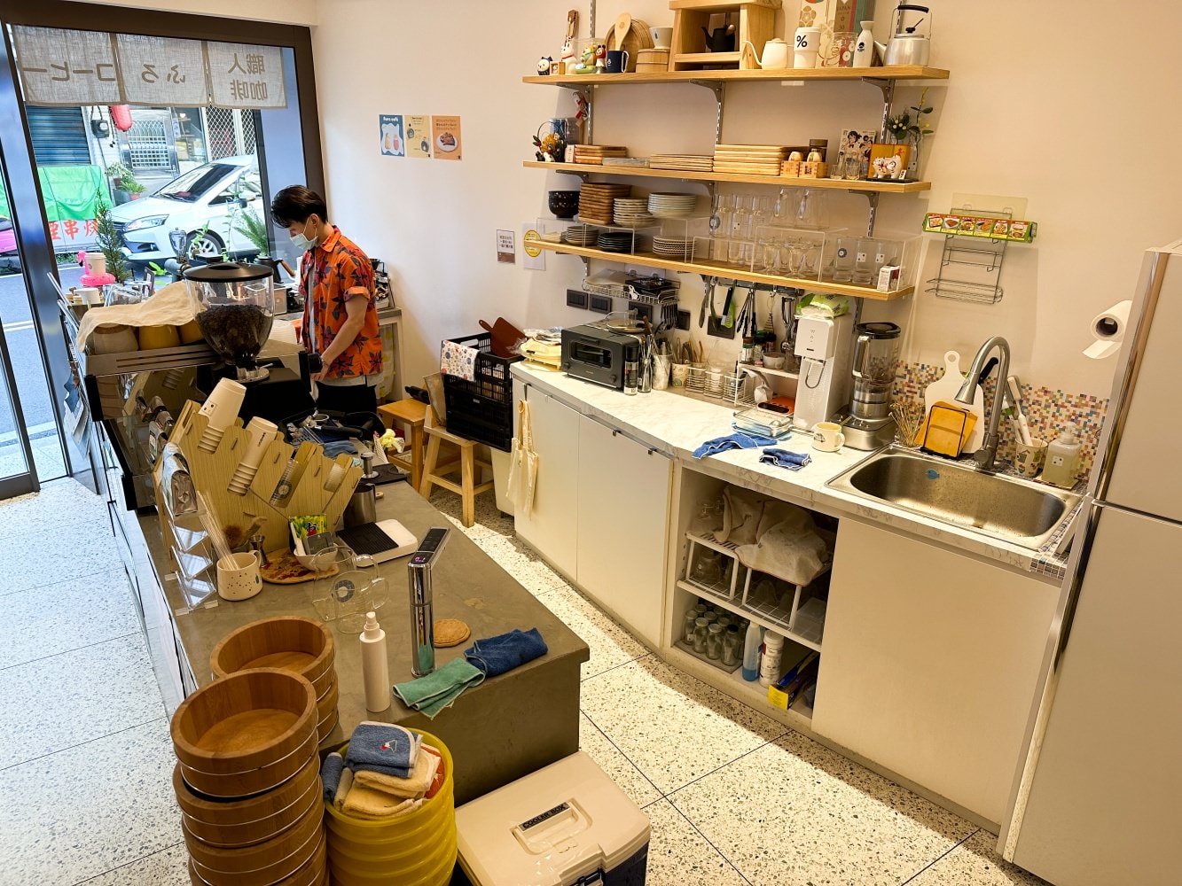 [宜蘭礁溪咖啡廳]咖啡浴 FURO CAFE 超有氣氛的溫泉咖啡廳｜逼真可愛造景與可愛木盆裝飾｜飲料好喝有特色 甜點好吃必點｜不限時間還提供插座