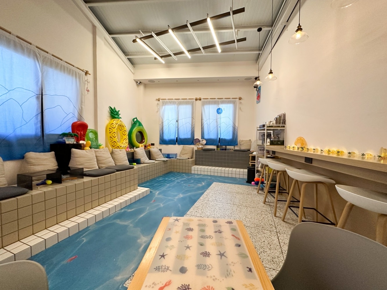 [宜蘭礁溪咖啡廳]咖啡浴 FURO CAFE 超有氣氛的溫泉咖啡廳｜逼真可愛造景與可愛木盆裝飾｜飲料好喝有特色 甜點好吃必點｜不限時間還提供插座