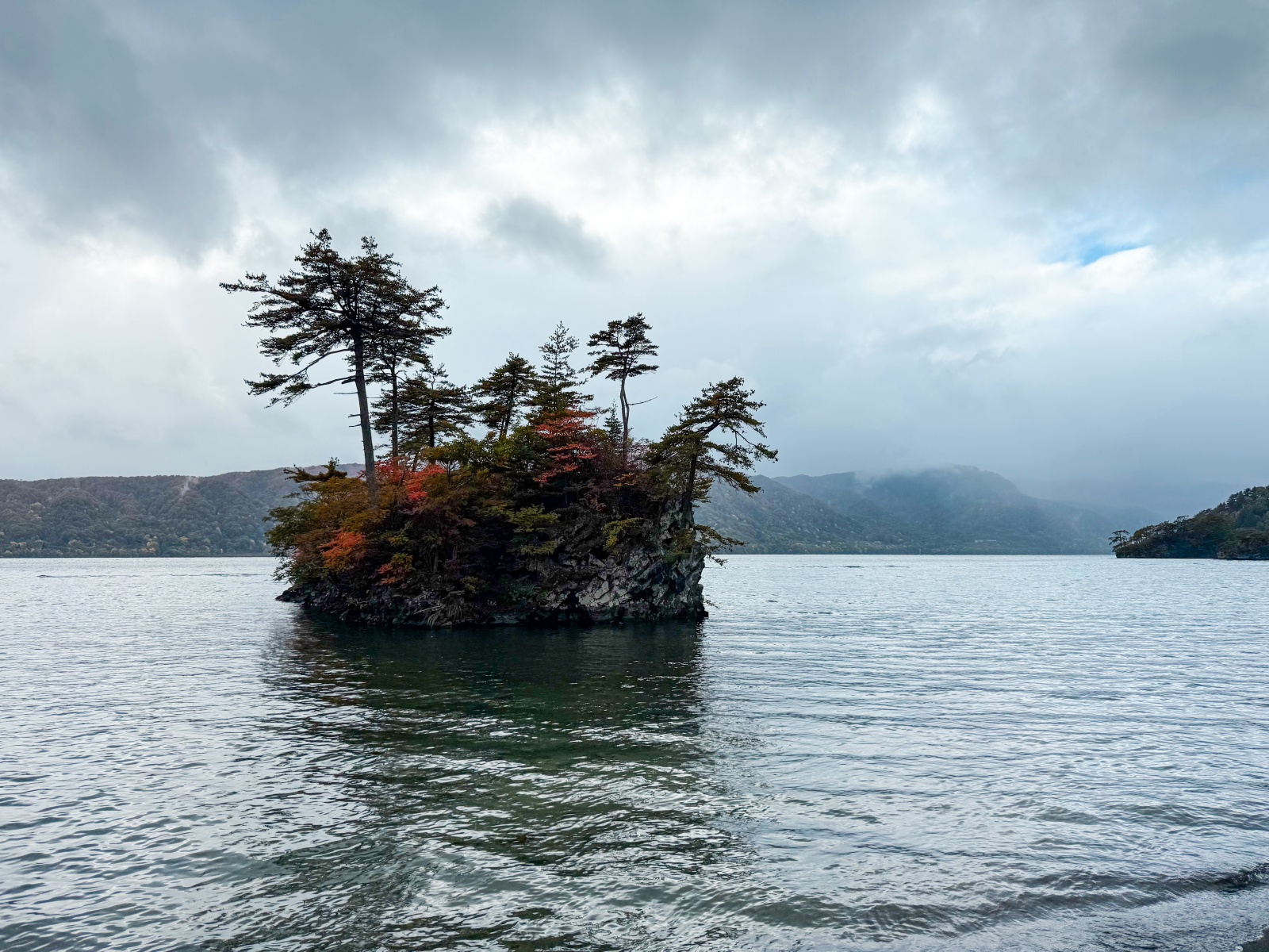 [日本青森]十和田湖  青森必訪湖泊｜必看「乙女像」經典打卡點｜十和田神社森林步道超有氛圍｜湖畔餐廳咖啡多 吃飯休息都方便