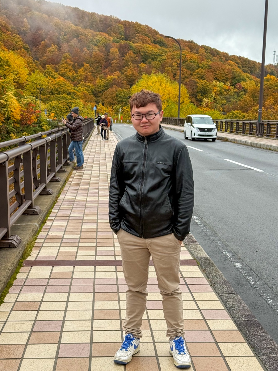 [日本青森]城倉大橋超美壯觀的楓葉峽谷視角｜滿山滿谷紅黃交錯 峽谷瀑布點綴超好拍｜橋上遠望遼闊景色 像一幅水彩畫｜順遊酸湯溫泉與地獄沼 秋楓還有機會遇見初雪