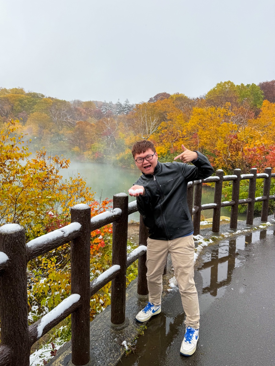 [日本青森]城倉大橋超美壯觀的楓葉峽谷視角｜滿山滿谷紅黃交錯 峽谷瀑布點綴超好拍｜橋上遠望遼闊景色 像一幅水彩畫｜順遊酸湯溫泉與地獄沼 秋楓還有機會遇見初雪