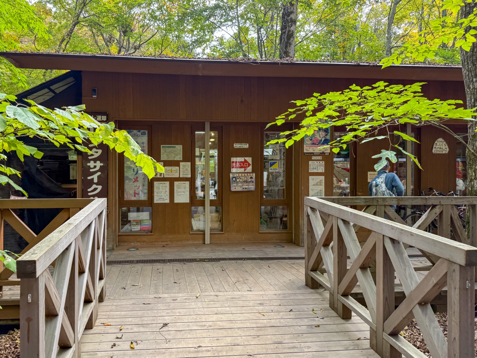 [日本青森]奧入瀨溪流 日本最美溪流之一｜四季皆美 夏綠秋楓冬雪都好美｜必看阿修羅之流＋雲井瀑布＋銚子大瀑｜JR巴士沿線輕鬆玩 休屋看十和田湖景＋溪流館用餐補給