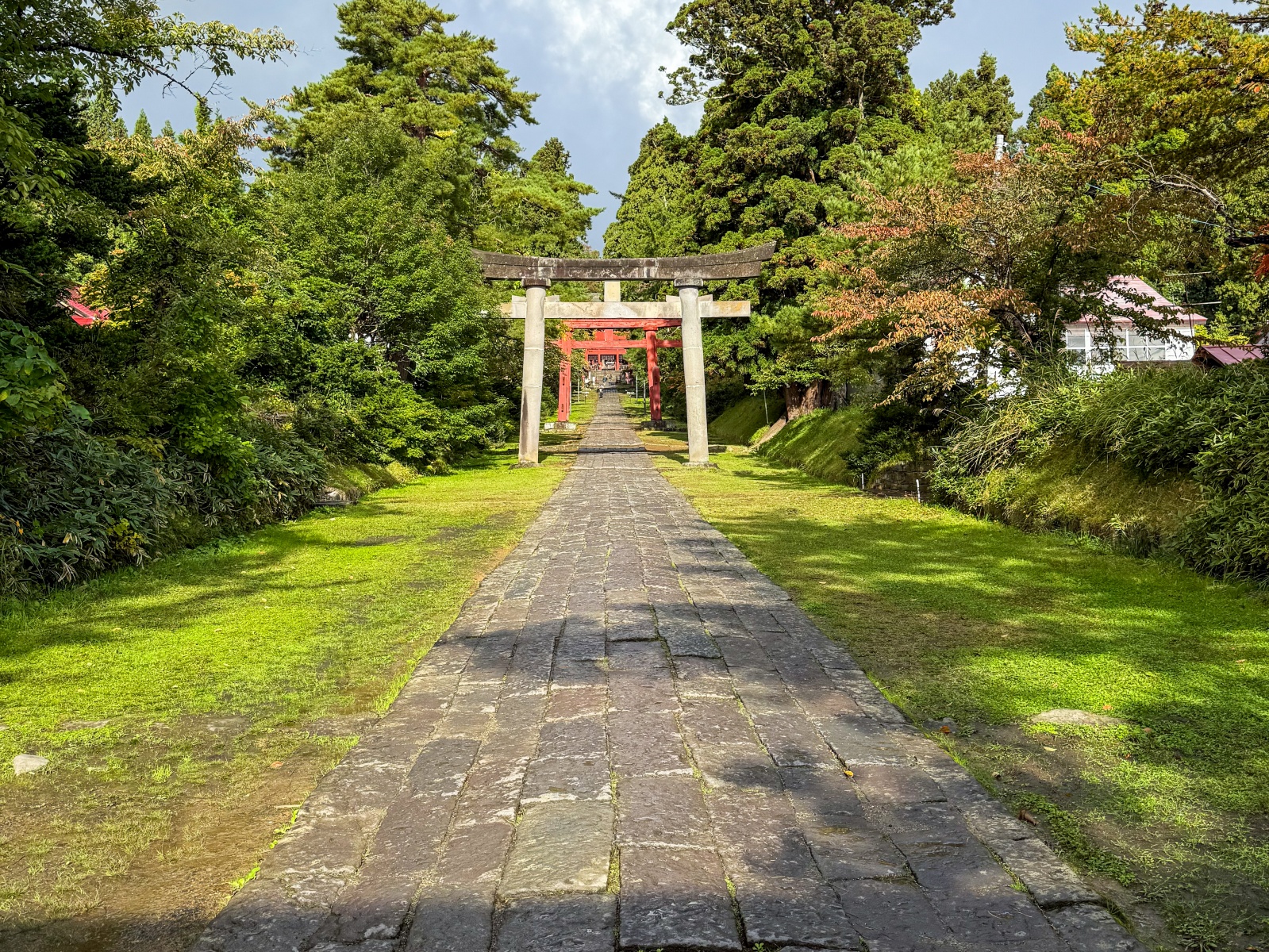 [日本弘前]岩木山神社 Iwakiyama Shrine 求財與良緣的人氣神社｜欣賞岩木山的另一個角度 風景優美超好拍｜御守與御朱印好收集｜周邊滿滿蘋果園超有青森味 交通稍微不便
