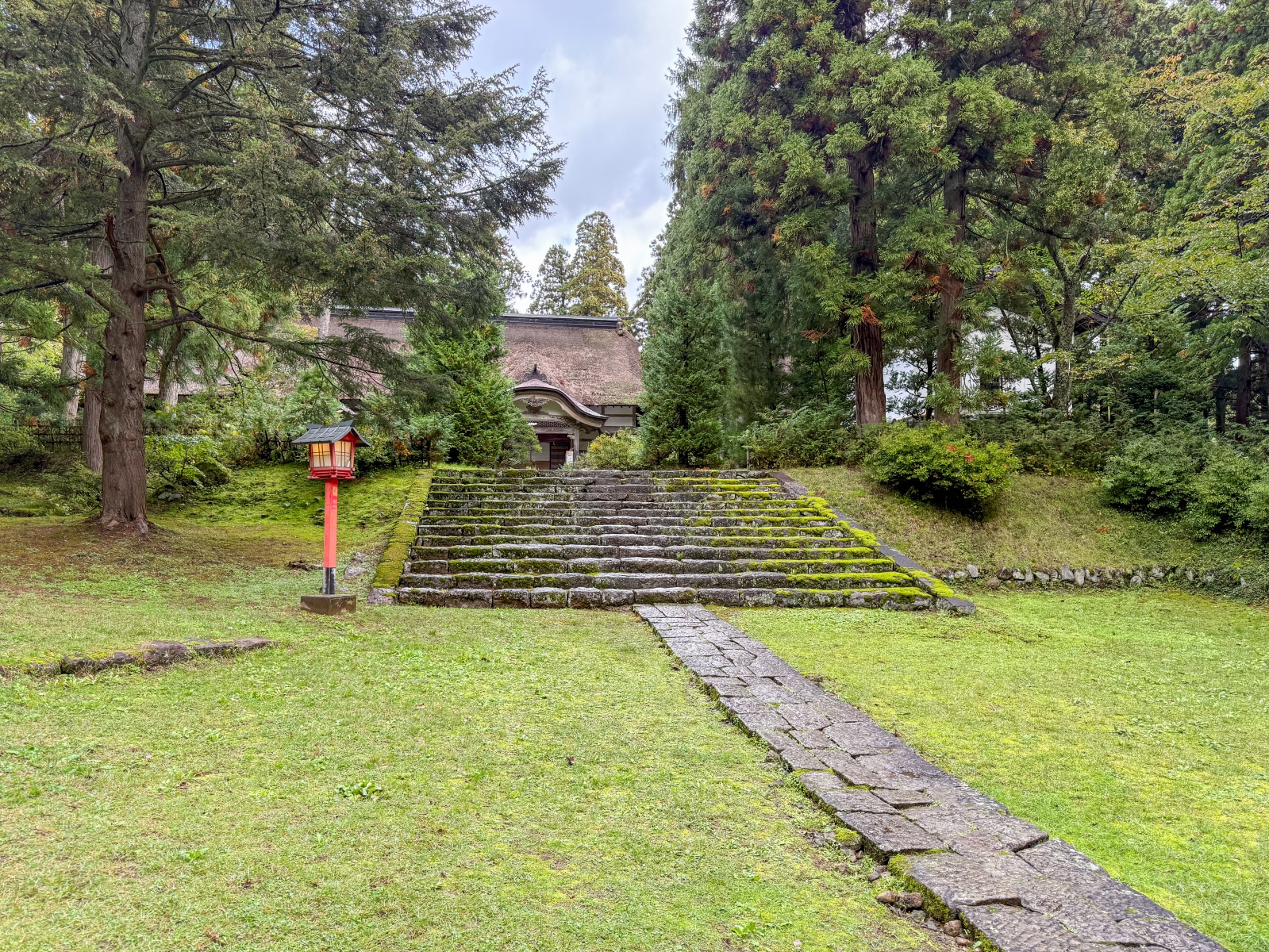 [日本弘前]岩木山神社 Iwakiyama Shrine 求財與良緣的人氣神社｜欣賞岩木山的另一個角度 風景優美超好拍｜御守與御朱印好收集｜周邊滿滿蘋果園超有青森味 交通稍微不便