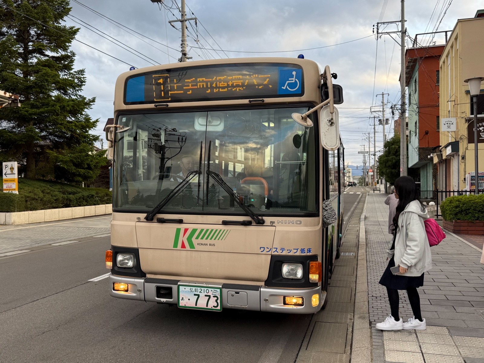 [日本弘前]弘前公園 Hirosaki Park｜見證東北僅存的江戶天守「弘前城」｜櫻花＆楓葉雙季皆美 護城河倒影超好拍｜可遠望岩木山 景色滿分
