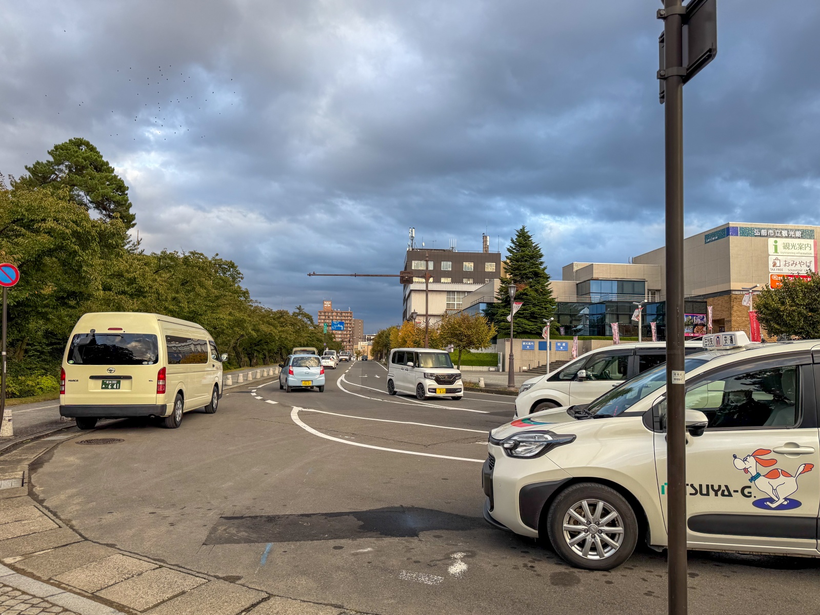 [日本弘前]弘前公園 Hirosaki Park｜見證東北僅存的江戶天守「弘前城」｜櫻花＆楓葉雙季皆美 護城河倒影超好拍｜可遠望岩木山 景色滿分
