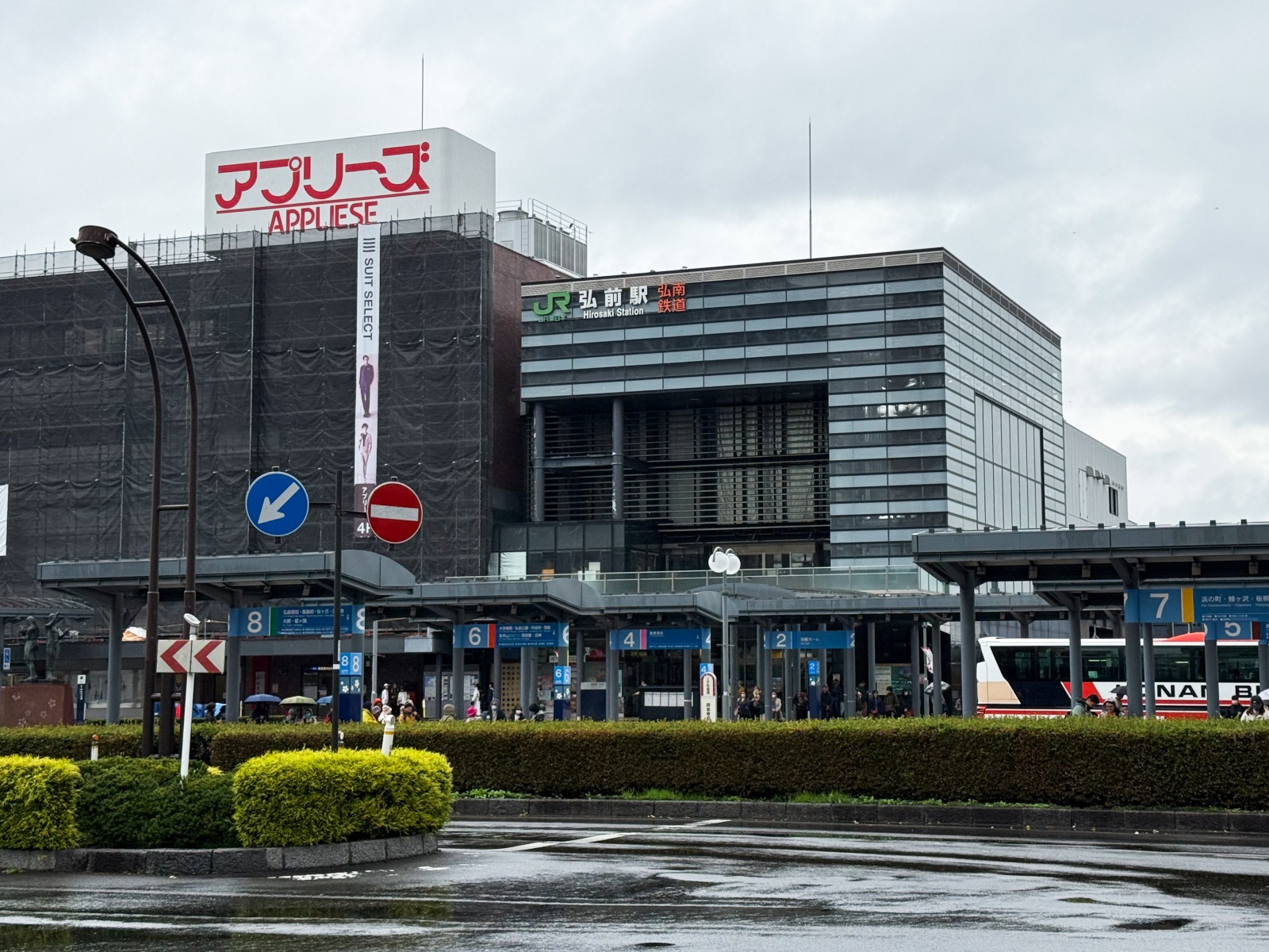 [日本弘前]弘前公園 Hirosaki Park｜見證東北僅存的江戶天守「弘前城」｜櫻花＆楓葉雙季皆美 護城河倒影超好拍｜可遠望岩木山 景色滿分