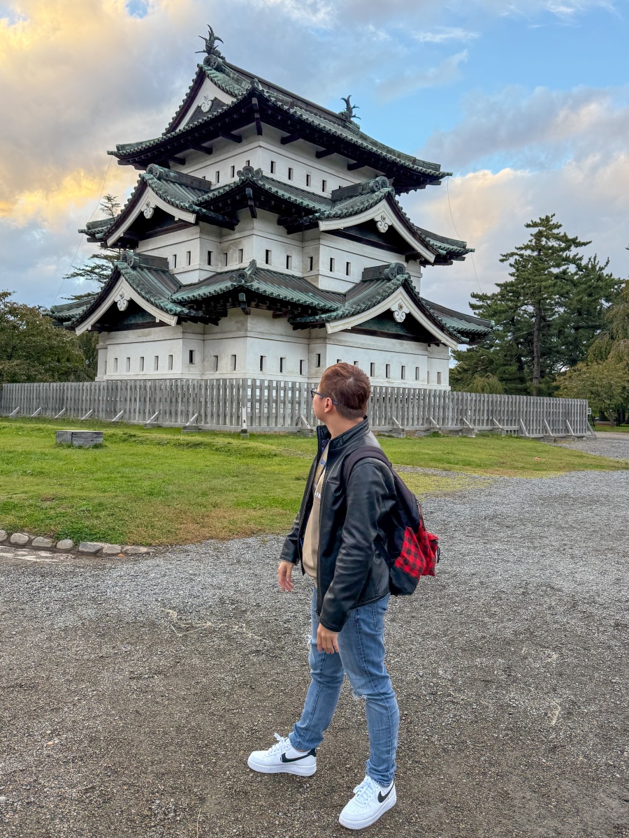 [日本弘前]弘前公園 Hirosaki Park｜見證東北僅存的江戶天守「弘前城」｜櫻花＆楓葉雙季皆美 護城河倒影超好拍｜可遠望岩木山 景色滿分