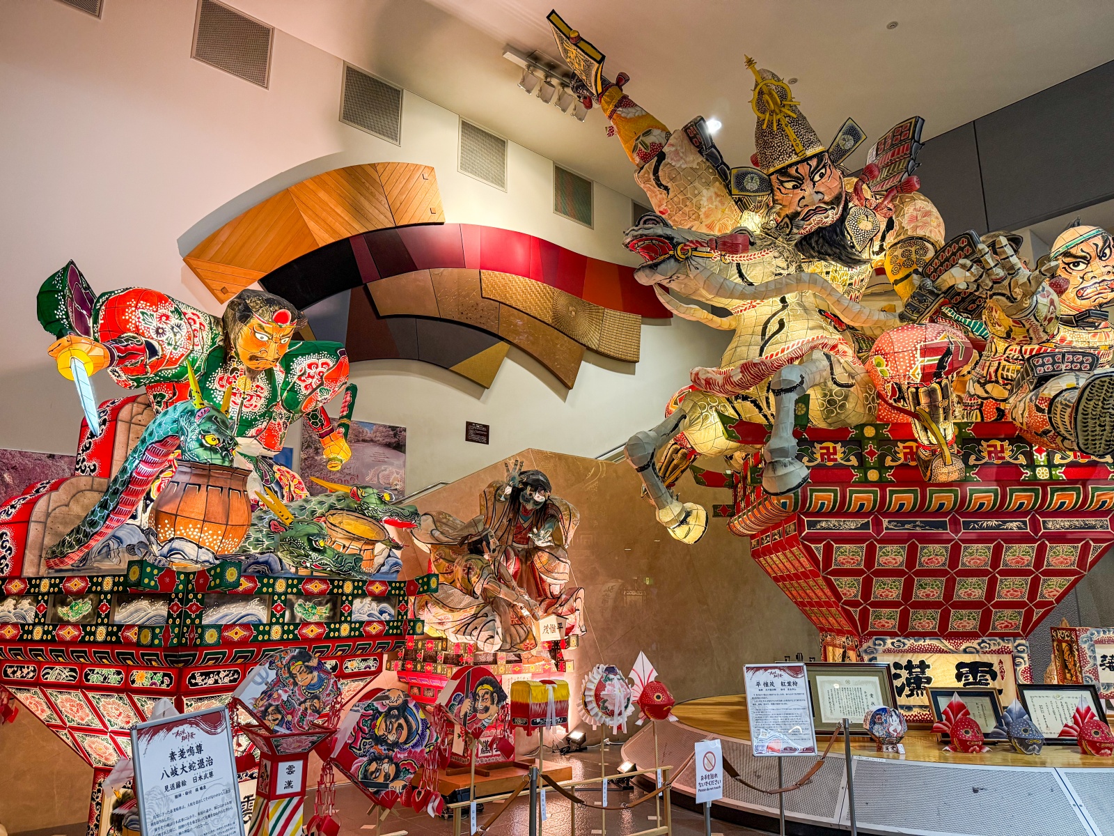 [日本弘前]弘前公園 Hirosaki Park｜見證東北僅存的江戶天守「弘前城」｜櫻花＆楓葉雙季皆美 護城河倒影超好拍｜可遠望岩木山 景色滿分