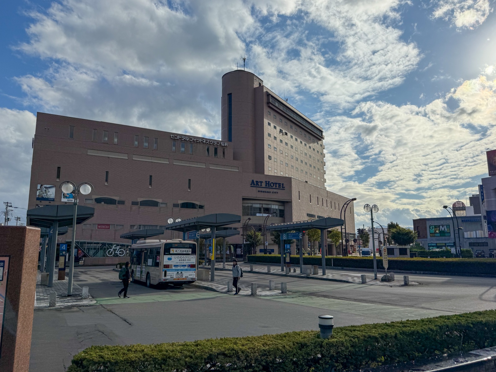 [日本弘前]弘前公園 Hirosaki Park｜見證東北僅存的江戶天守「弘前城」｜櫻花＆楓葉雙季皆美 護城河倒影超好拍｜可遠望岩木山 景色滿分