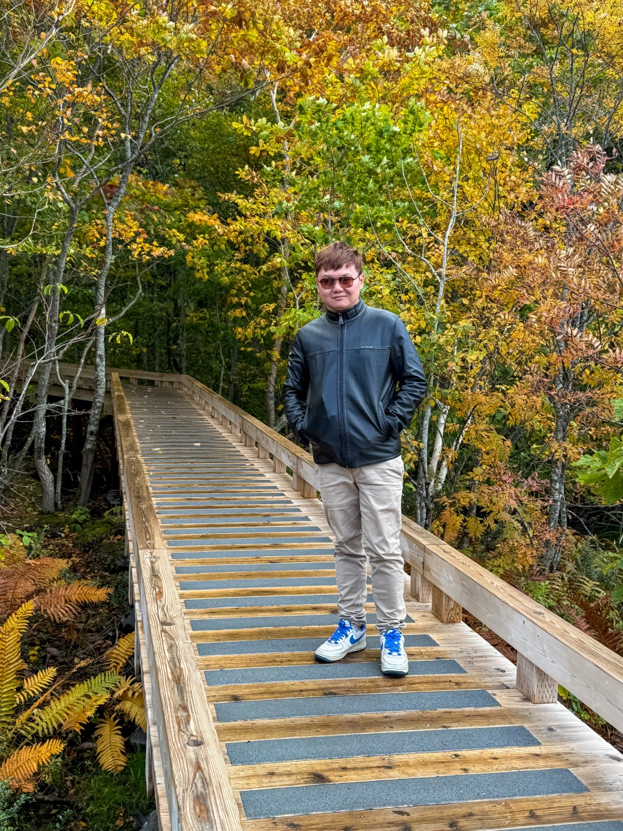 [日本青森]蔦沼 森林裡的靜謐湖泊｜湖面青綠環繞山林 風景優美像小小生態公園｜步道濕地很好走 空氣超清新｜清晨想拍鏡面倒影人超多 要卡位請提早到