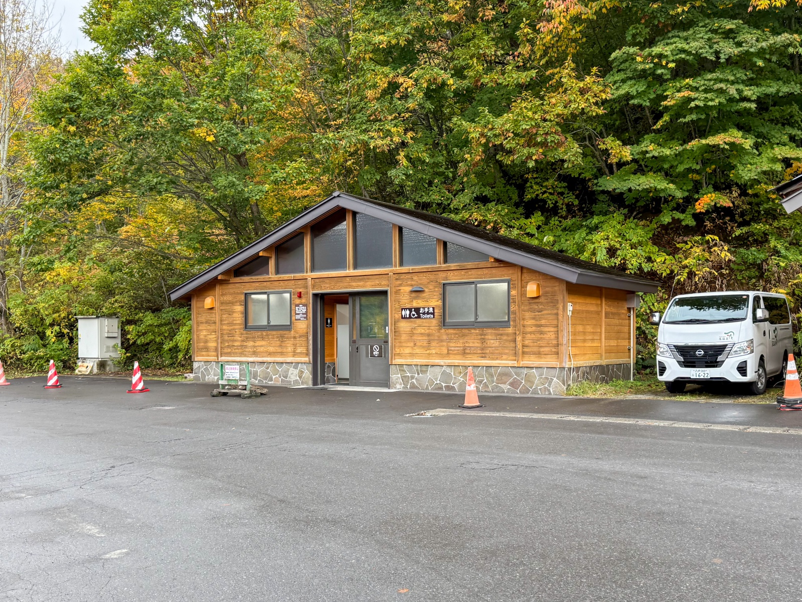 [日本青森]蔦沼 森林裡的靜謐湖泊｜湖面青綠環繞山林 風景優美像小小生態公園｜步道濕地很好走 空氣超清新｜清晨想拍鏡面倒影人超多 要卡位請提早到
