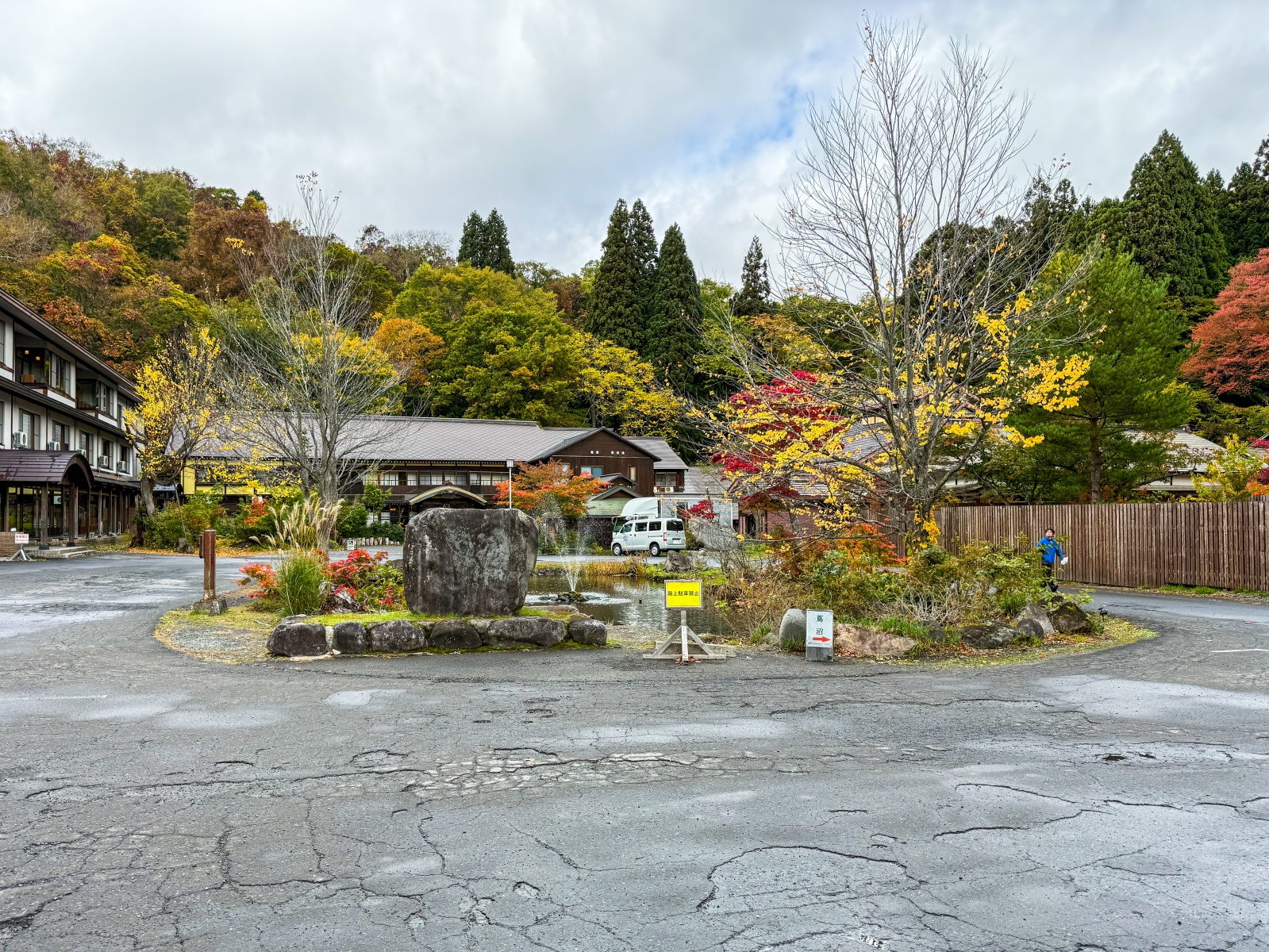 [日本青森]蔦沼 森林裡的靜謐湖泊｜湖面青綠環繞山林 風景優美像小小生態公園｜步道濕地很好走 空氣超清新｜清晨想拍鏡面倒影人超多 要卡位請提早到