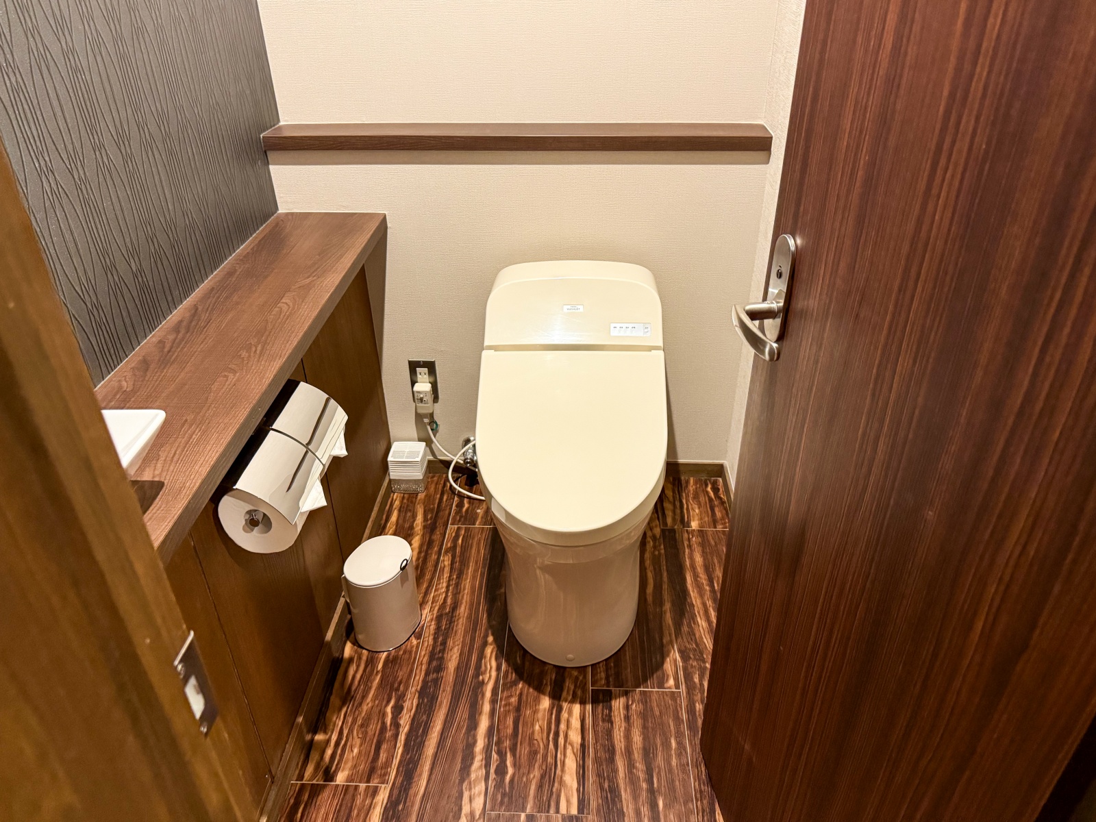 [日本青森]星野集團 青森屋 Hoshino Resorts Aomoriya 溫泉飯店 青森住宿推薦｜蘋果汁水龍頭 浮湯露天溫泉 森林泡湯｜晚餐海鮮自助餐＋早餐鮭魚卵吃到飽｜陸奧祭屋表演必看