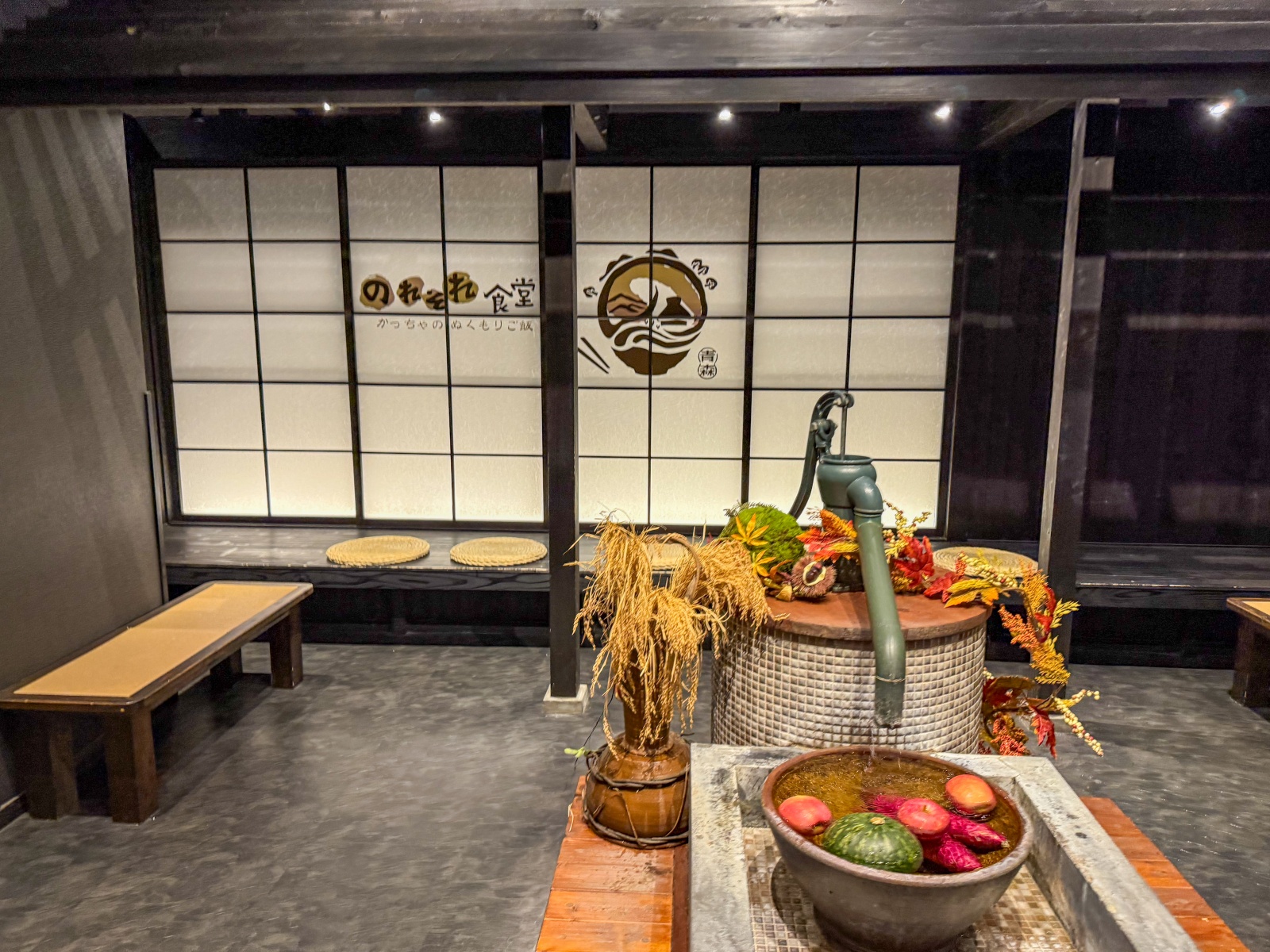 [日本青森]星野集團 青森屋 Hoshino Resorts Aomoriya 溫泉飯店 青森住宿推薦｜蘋果汁水龍頭 浮湯露天溫泉 森林泡湯｜晚餐海鮮自助餐＋早餐鮭魚卵吃到飽｜陸奧祭屋表演必看