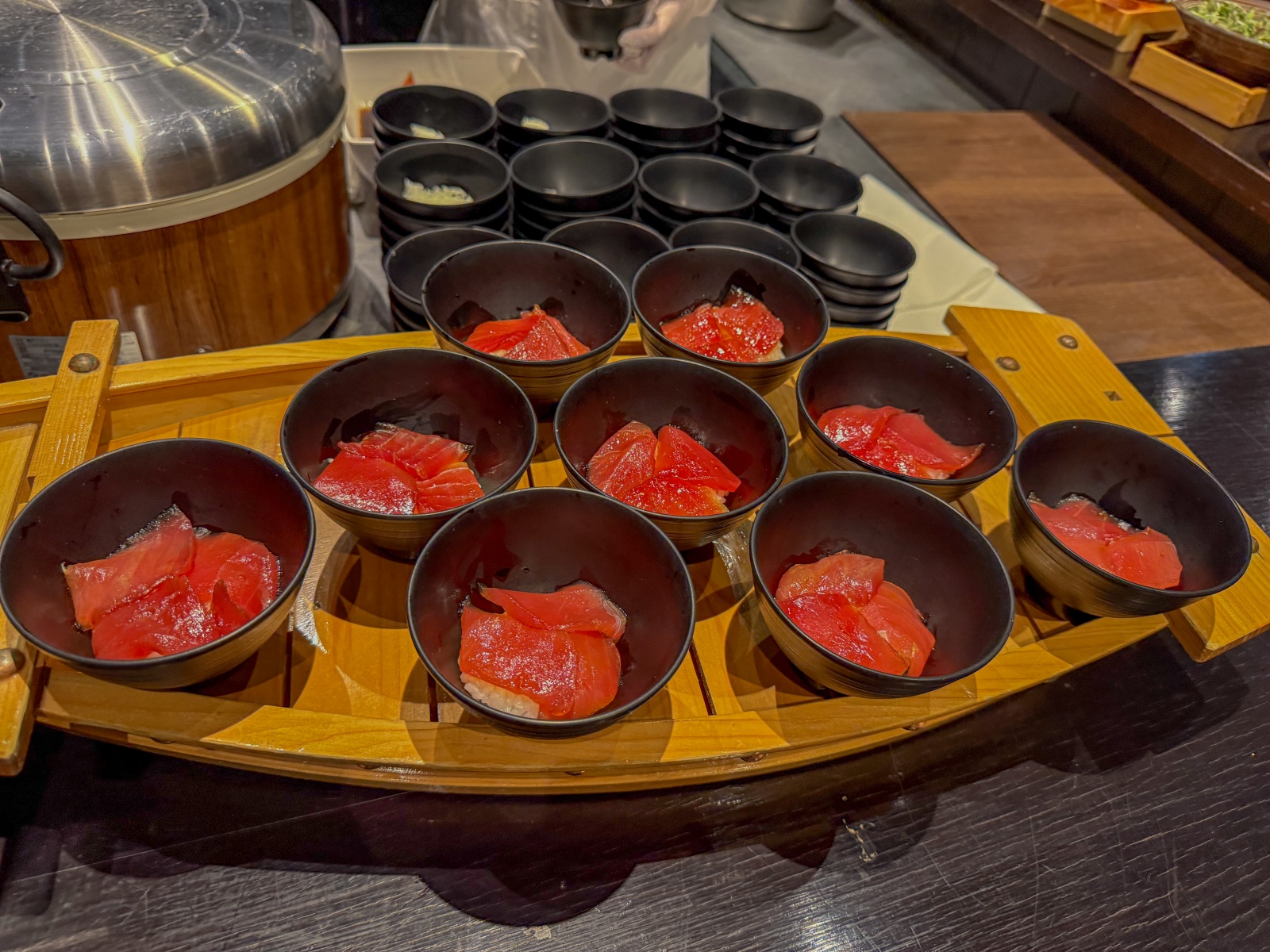 [日本青森]星野集團 青森屋 Hoshino Resorts Aomoriya 溫泉飯店 青森住宿推薦｜蘋果汁水龍頭 浮湯露天溫泉 森林泡湯｜晚餐海鮮自助餐＋早餐鮭魚卵吃到飽｜陸奧祭屋表演必看