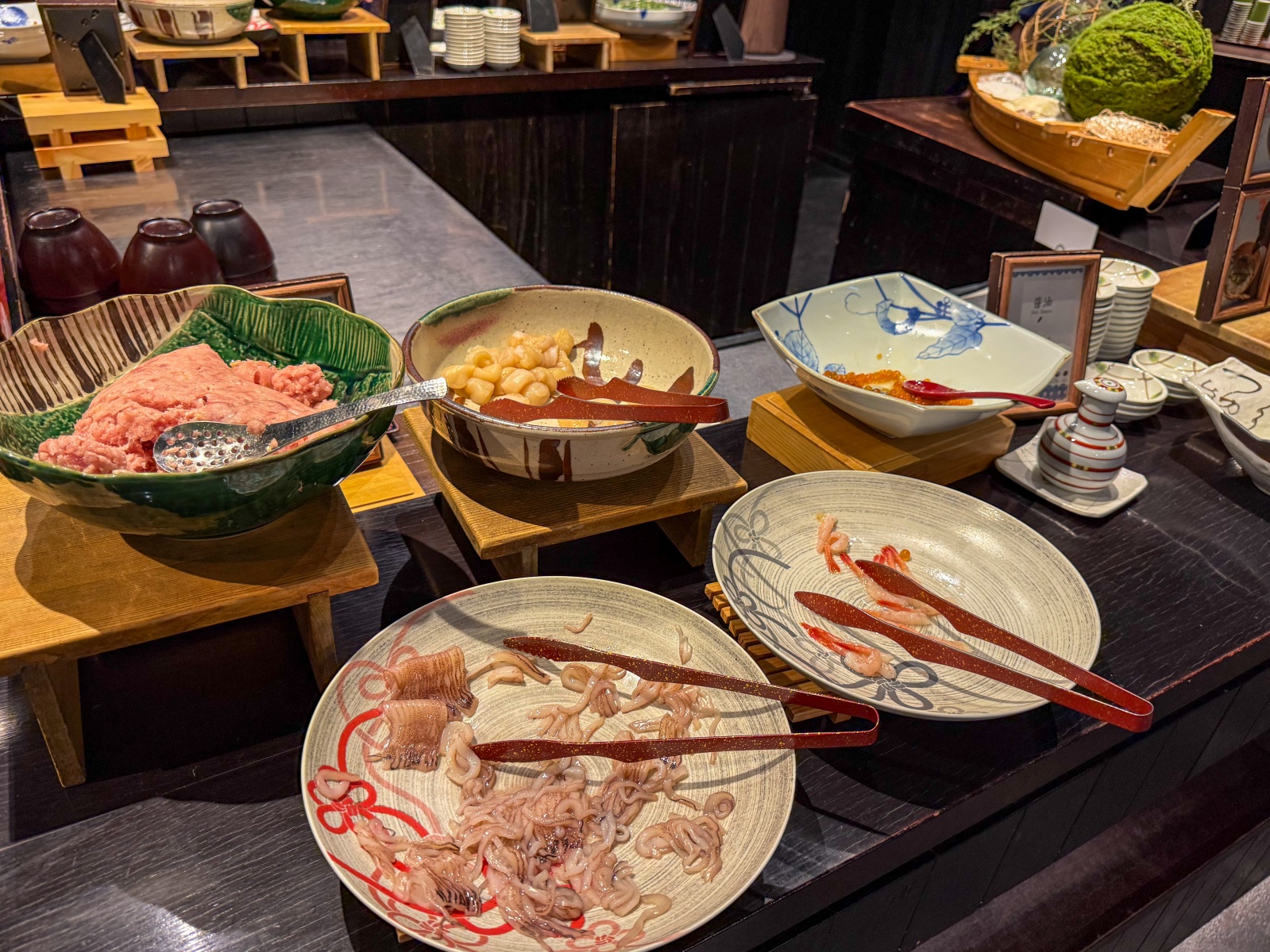 [日本青森]星野集團 青森屋 Hoshino Resorts Aomoriya 溫泉飯店 青森住宿推薦｜蘋果汁水龍頭 浮湯露天溫泉 森林泡湯｜晚餐海鮮自助餐＋早餐鮭魚卵吃到飽｜陸奧祭屋表演必看