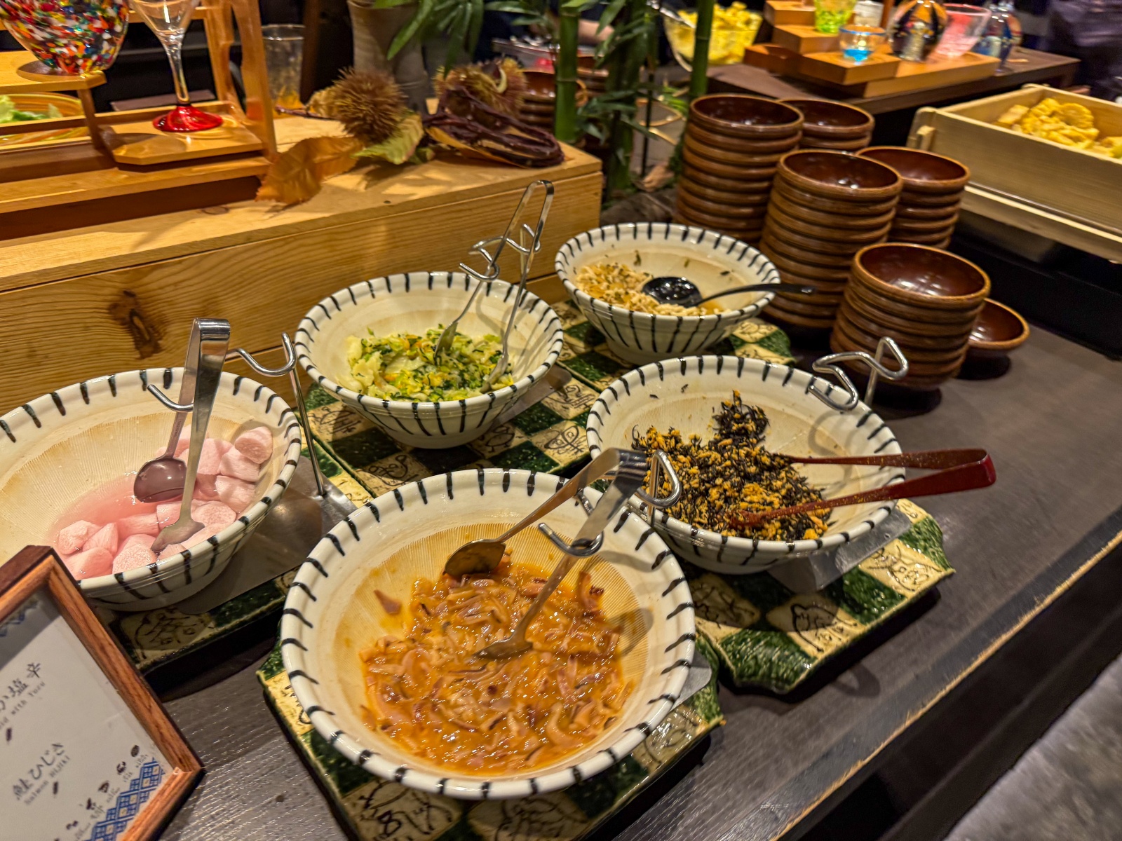 [日本青森]星野集團 青森屋 Hoshino Resorts Aomoriya 溫泉飯店 青森住宿推薦｜蘋果汁水龍頭 浮湯露天溫泉 森林泡湯｜晚餐海鮮自助餐＋早餐鮭魚卵吃到飽｜陸奧祭屋表演必看