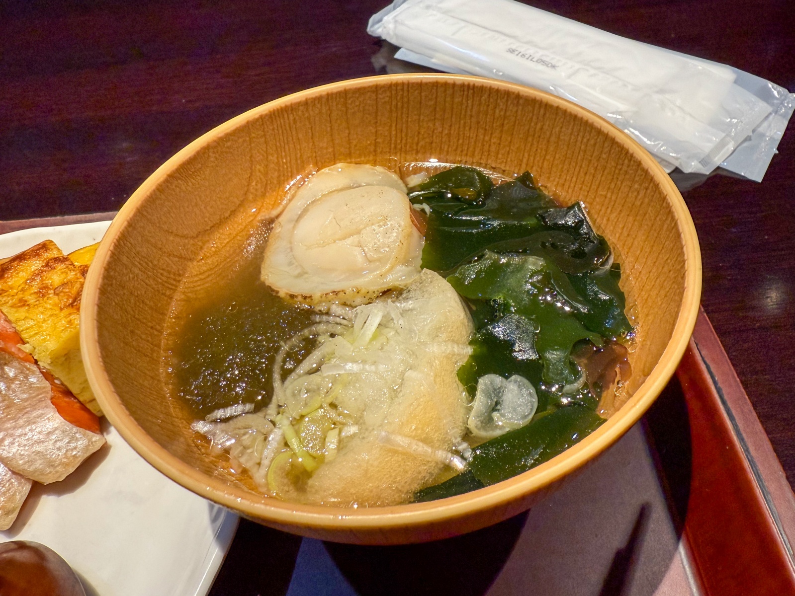 [日本青森]星野集團 青森屋 Hoshino Resorts Aomoriya 溫泉飯店 青森住宿推薦｜蘋果汁水龍頭 浮湯露天溫泉 森林泡湯｜晚餐海鮮自助餐＋早餐鮭魚卵吃到飽｜陸奧祭屋表演必看