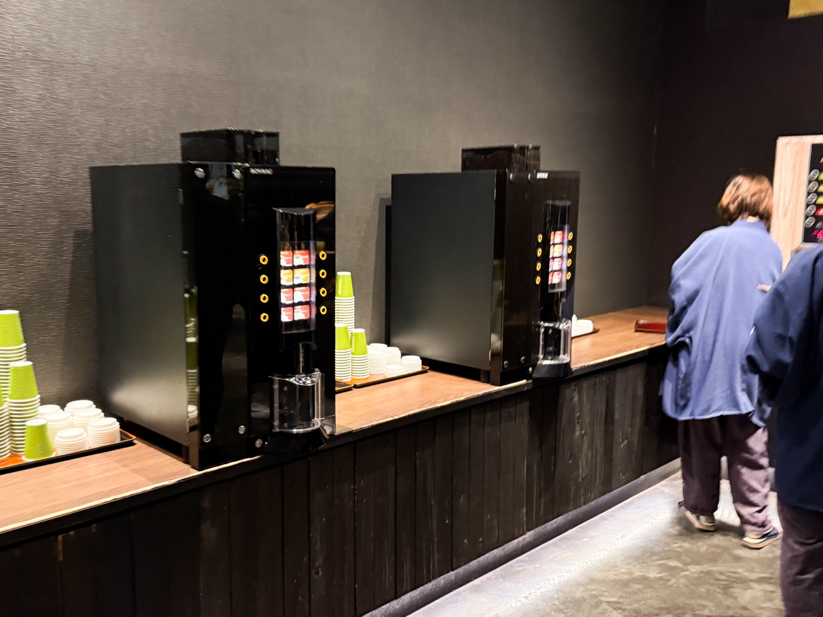 [日本青森]星野集團 青森屋 Hoshino Resorts Aomoriya 溫泉飯店 青森住宿推薦｜蘋果汁水龍頭 浮湯露天溫泉 森林泡湯｜晚餐海鮮自助餐＋早餐鮭魚卵吃到飽｜陸奧祭屋表演必看