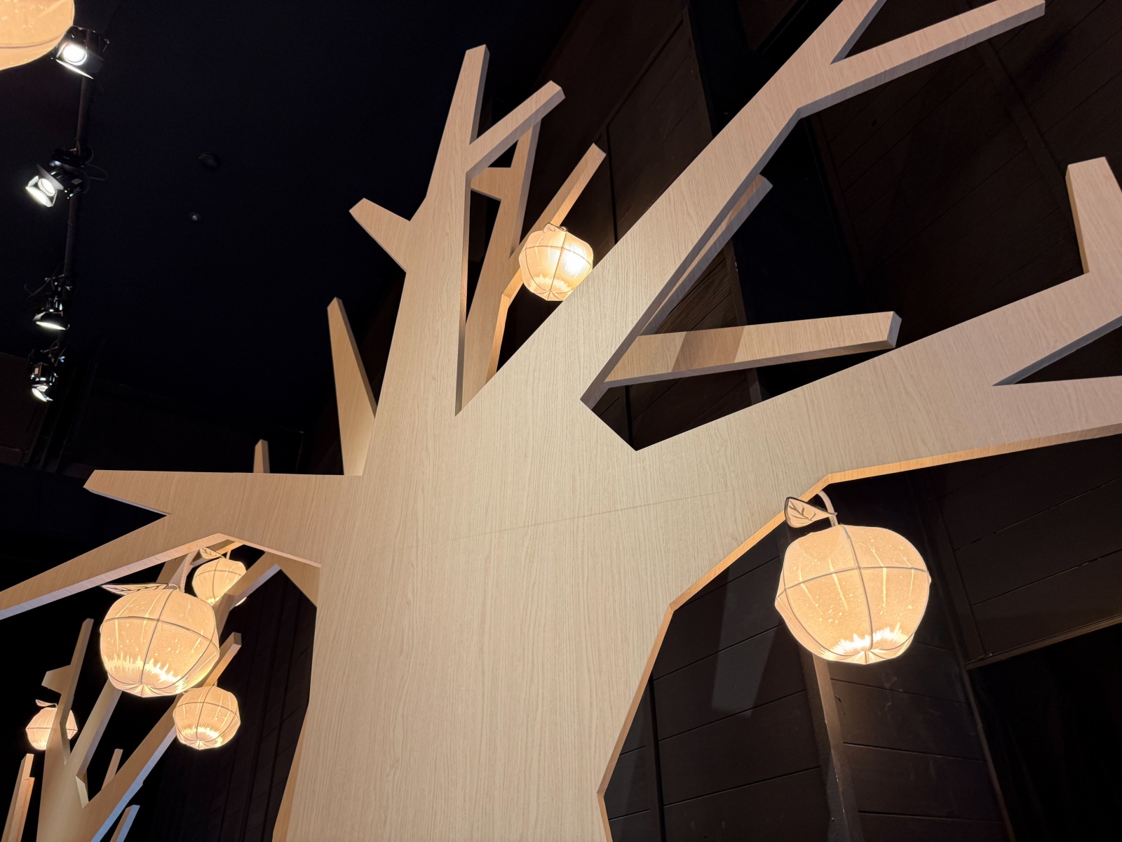 [日本青森]星野集團 青森屋 Hoshino Resorts Aomoriya 溫泉飯店 青森住宿推薦｜蘋果汁水龍頭 浮湯露天溫泉 森林泡湯｜晚餐海鮮自助餐＋早餐鮭魚卵吃到飽｜陸奧祭屋表演必看