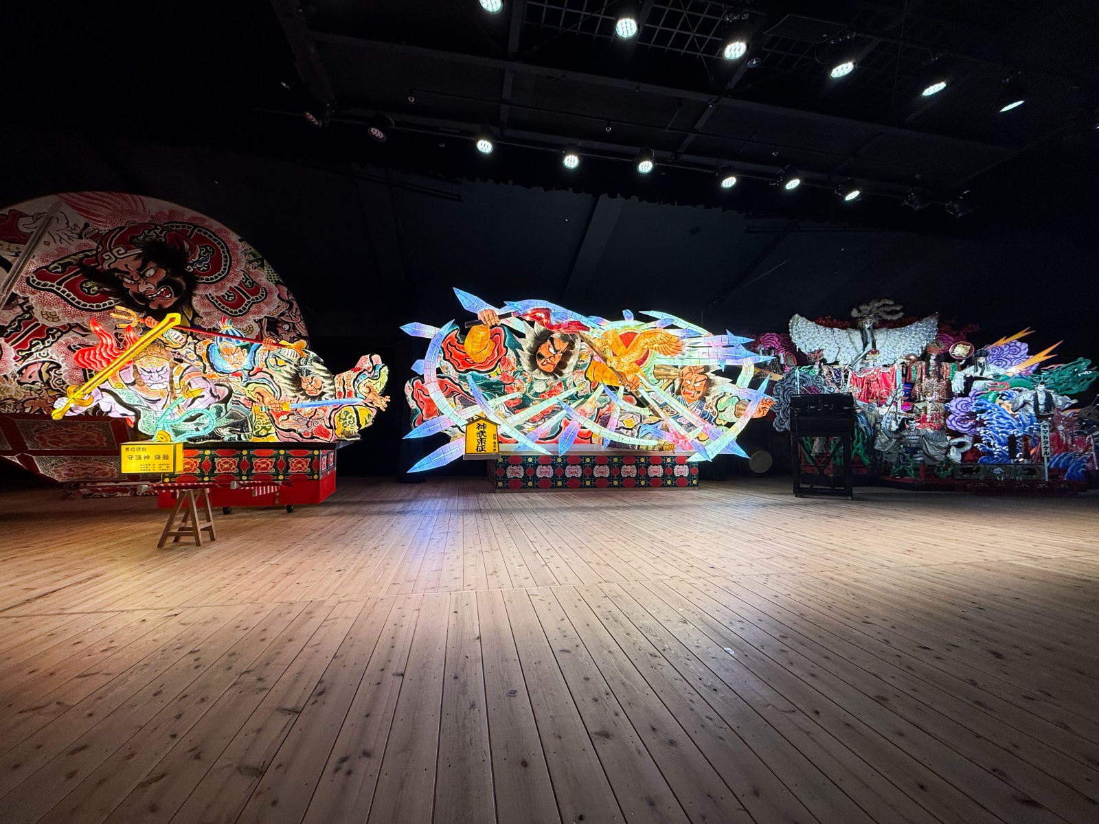 [日本青森]星野集團 青森屋 Hoshino Resorts Aomoriya 溫泉飯店 青森住宿推薦｜蘋果汁水龍頭 浮湯露天溫泉 森林泡湯｜晚餐海鮮自助餐＋早餐鮭魚卵吃到飽｜陸奧祭屋表演必看