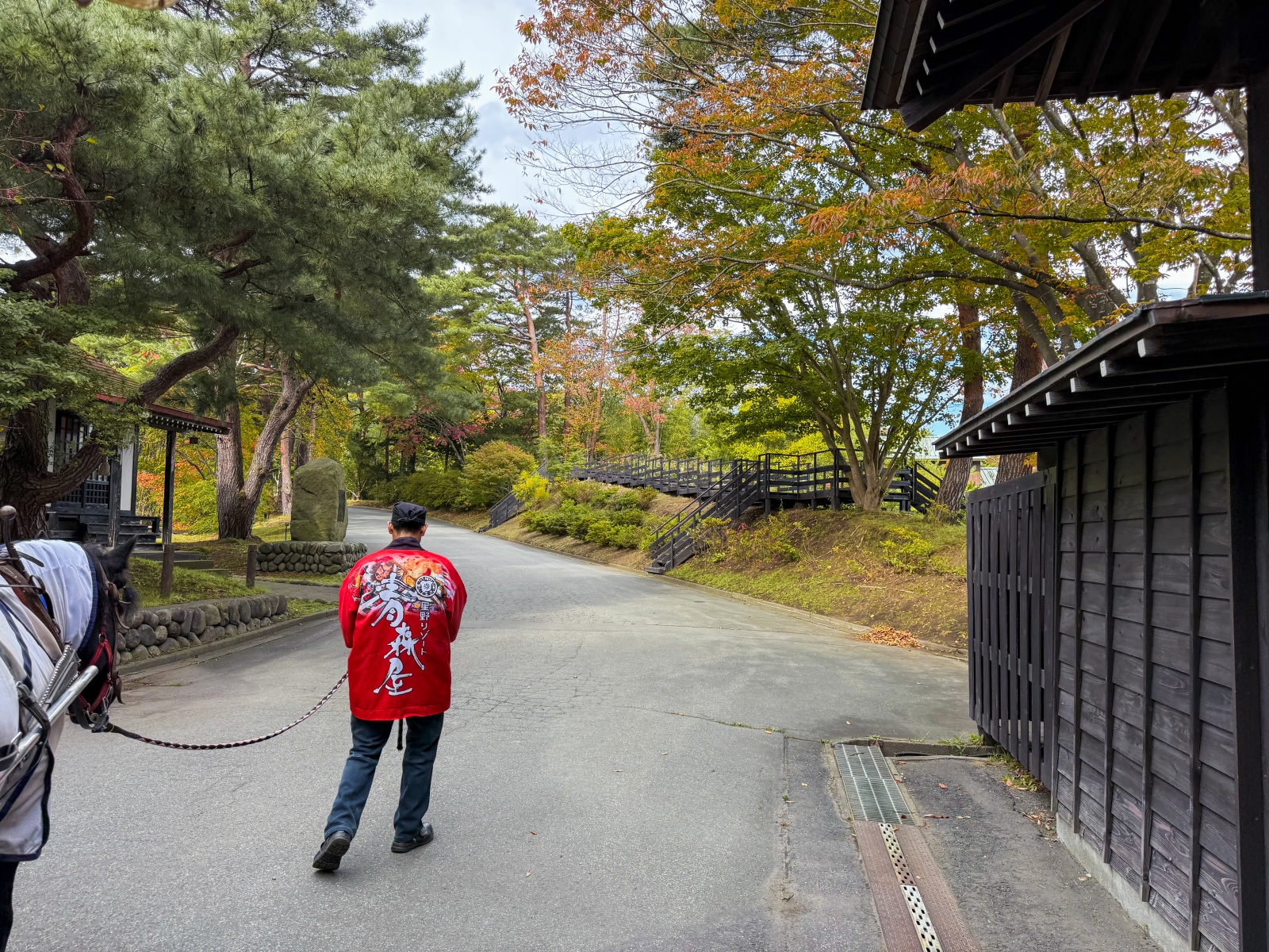 [日本青森]星野集團 青森屋 Hoshino Resorts Aomoriya 溫泉飯店 青森住宿推薦｜蘋果汁水龍頭 浮湯露天溫泉 森林泡湯｜晚餐海鮮自助餐＋早餐鮭魚卵吃到飽｜陸奧祭屋表演必看