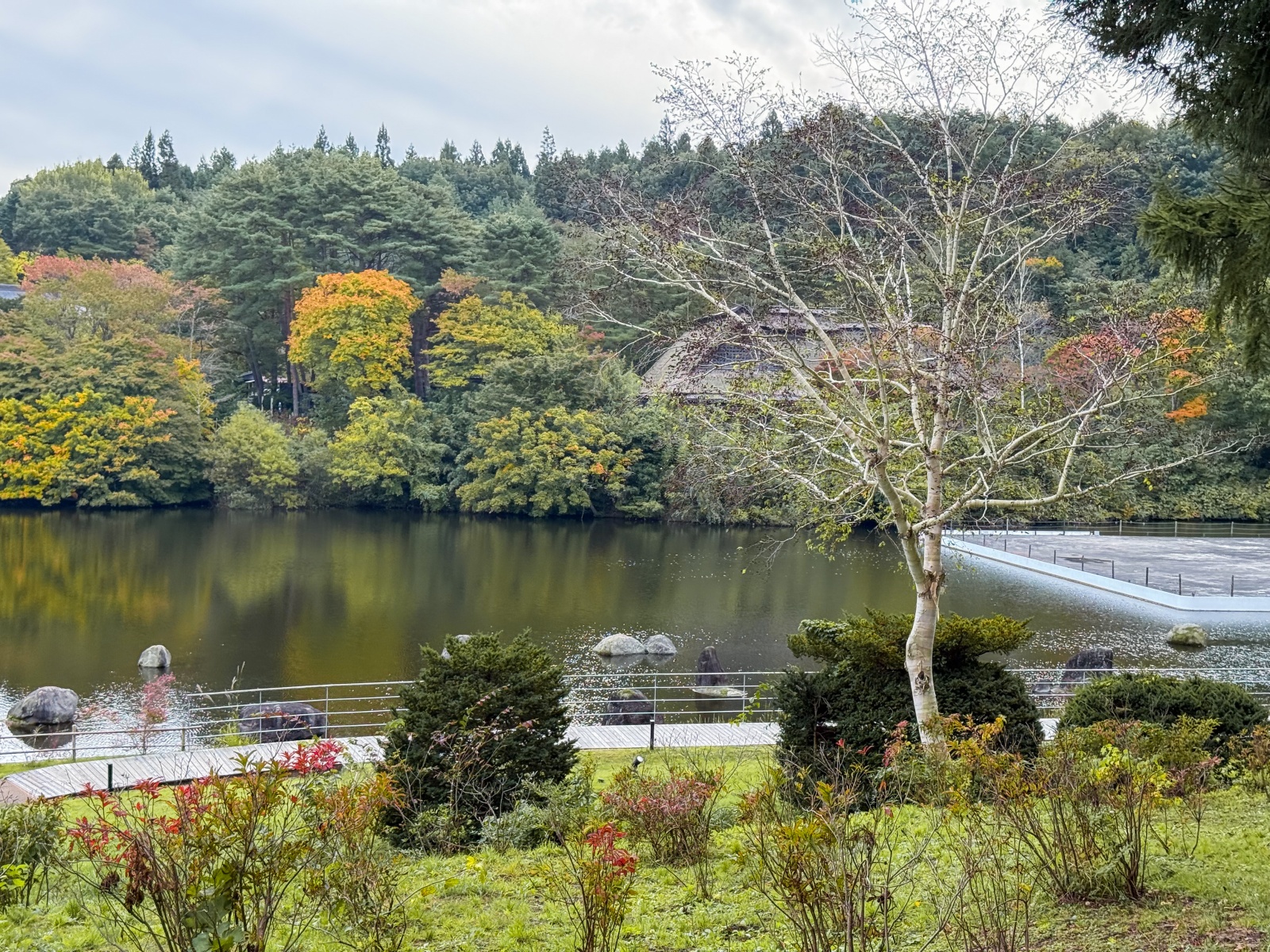 [日本青森]星野集團 青森屋 Hoshino Resorts Aomoriya 溫泉飯店 青森住宿推薦｜蘋果汁水龍頭 浮湯露天溫泉 森林泡湯｜晚餐海鮮自助餐＋早餐鮭魚卵吃到飽｜陸奧祭屋表演必看