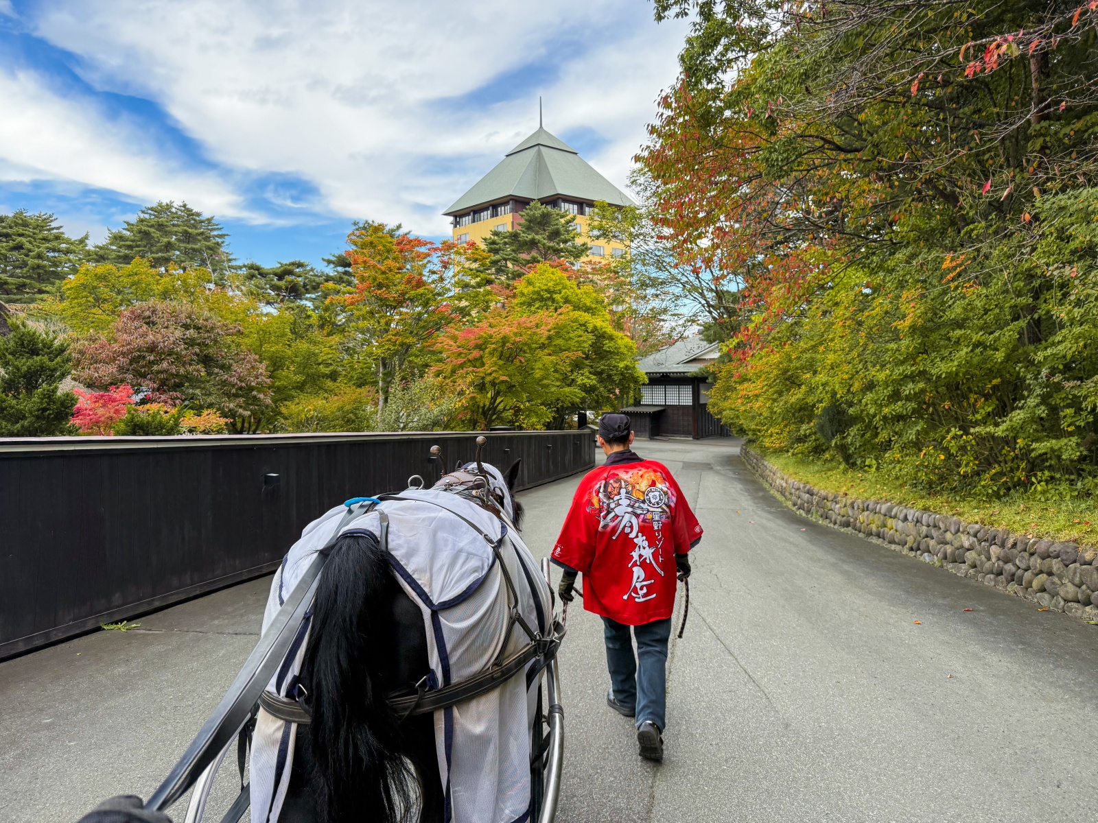 [日本青森]星野集團 青森屋 Hoshino Resorts Aomoriya 溫泉飯店 青森住宿推薦｜蘋果汁水龍頭 浮湯露天溫泉 森林泡湯｜晚餐海鮮自助餐＋早餐鮭魚卵吃到飽｜陸奧祭屋表演必看