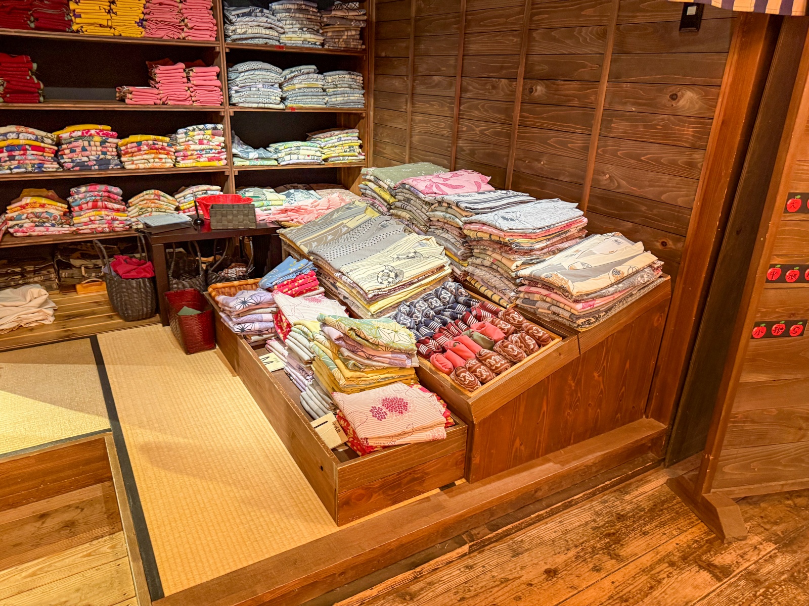 [日本青森]星野集團 青森屋 Hoshino Resorts Aomoriya 溫泉飯店 青森住宿推薦｜蘋果汁水龍頭 浮湯露天溫泉 森林泡湯｜晚餐海鮮自助餐＋早餐鮭魚卵吃到飽｜陸奧祭屋表演必看