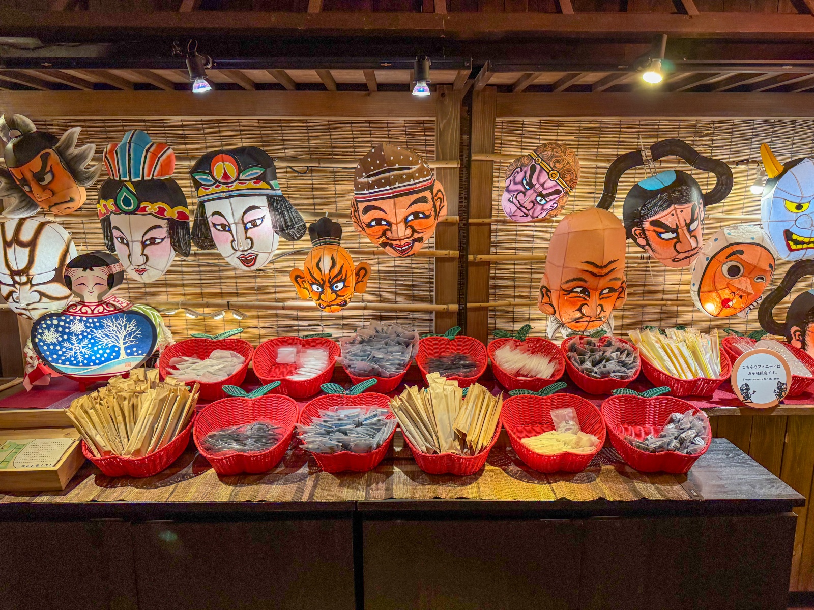 [日本青森]星野集團 青森屋 Hoshino Resorts Aomoriya 溫泉飯店 青森住宿推薦｜蘋果汁水龍頭 浮湯露天溫泉 森林泡湯｜晚餐海鮮自助餐＋早餐鮭魚卵吃到飽｜陸奧祭屋表演必看