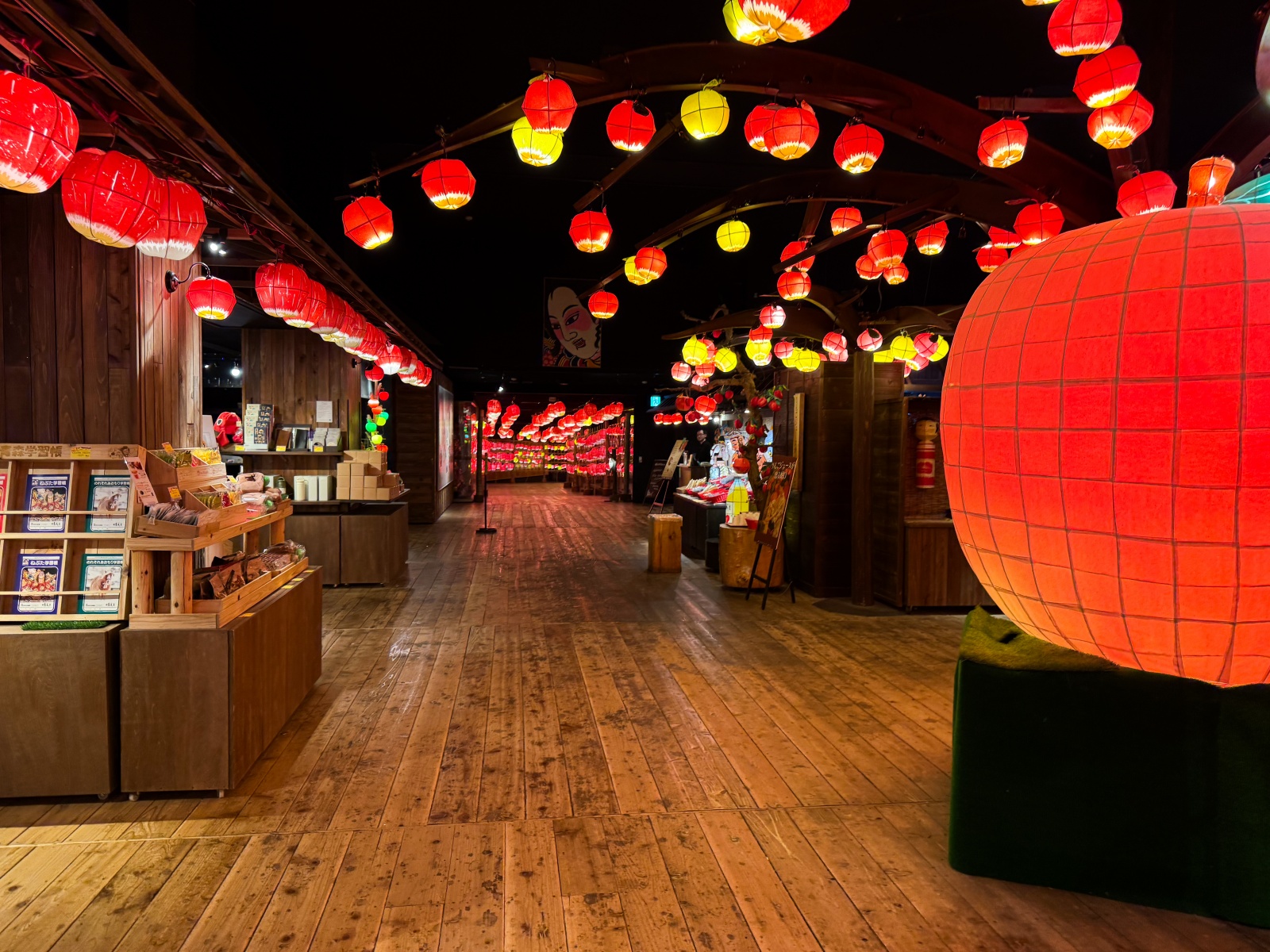 [日本青森]星野集團 青森屋 Hoshino Resorts Aomoriya 溫泉飯店 青森住宿推薦｜蘋果汁水龍頭 浮湯露天溫泉 森林泡湯｜晚餐海鮮自助餐＋早餐鮭魚卵吃到飽｜陸奧祭屋表演必看