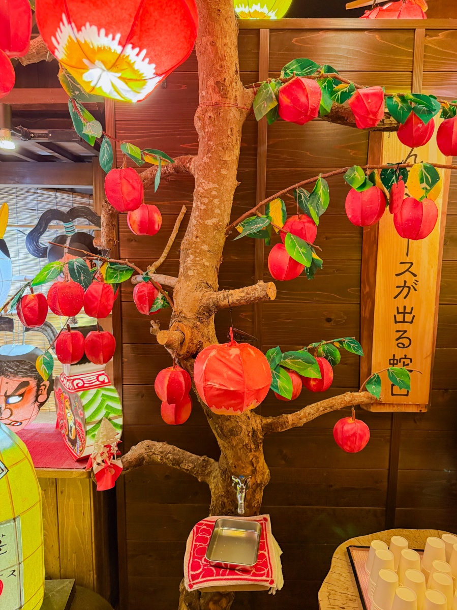 [日本青森]星野集團 青森屋 Hoshino Resorts Aomoriya 溫泉飯店 青森住宿推薦｜蘋果汁水龍頭 浮湯露天溫泉 森林泡湯｜晚餐海鮮自助餐＋早餐鮭魚卵吃到飽｜陸奧祭屋表演必看