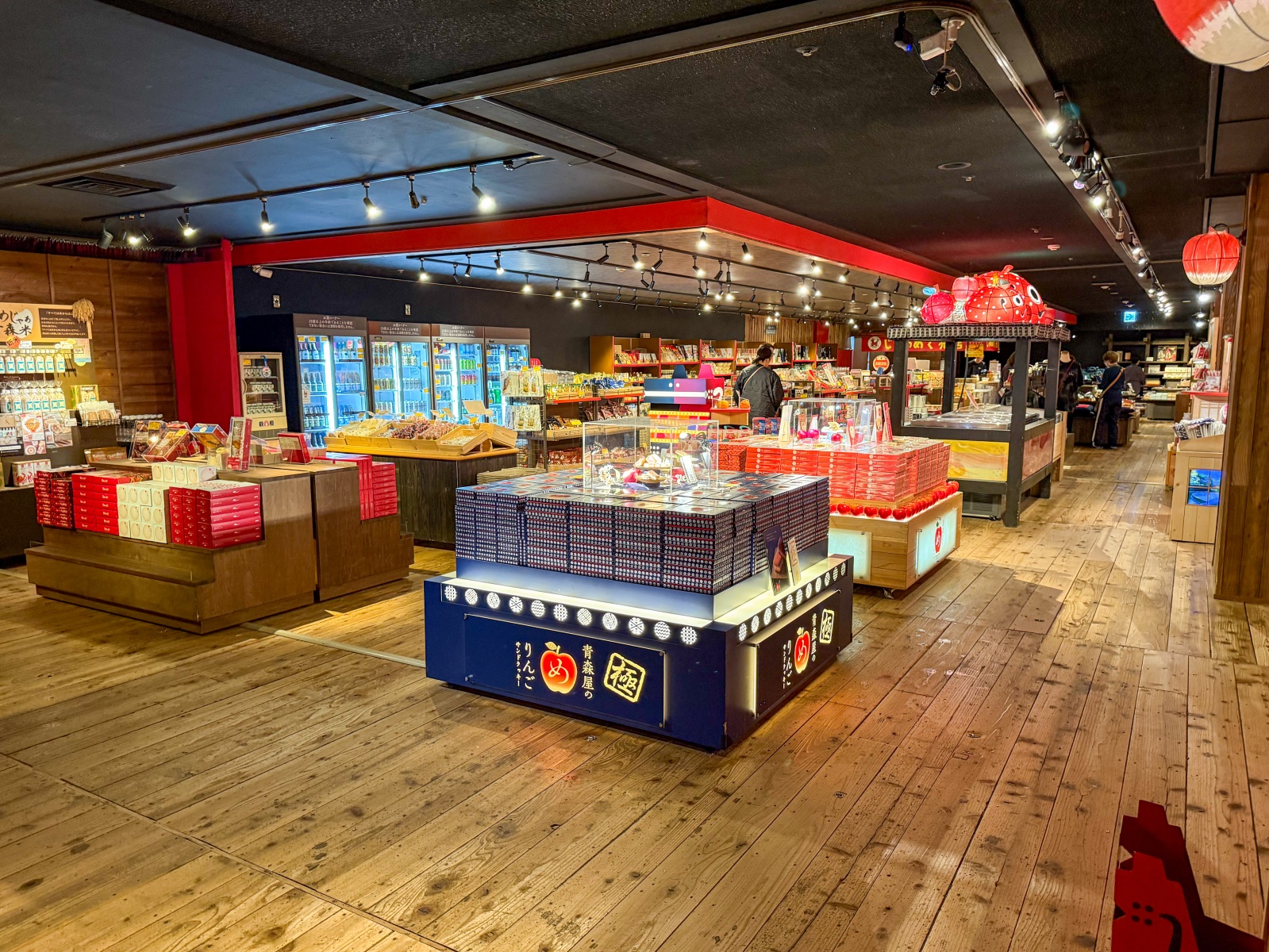 [日本青森]星野集團 青森屋 Hoshino Resorts Aomoriya 溫泉飯店 青森住宿推薦｜蘋果汁水龍頭 浮湯露天溫泉 森林泡湯｜晚餐海鮮自助餐＋早餐鮭魚卵吃到飽｜陸奧祭屋表演必看