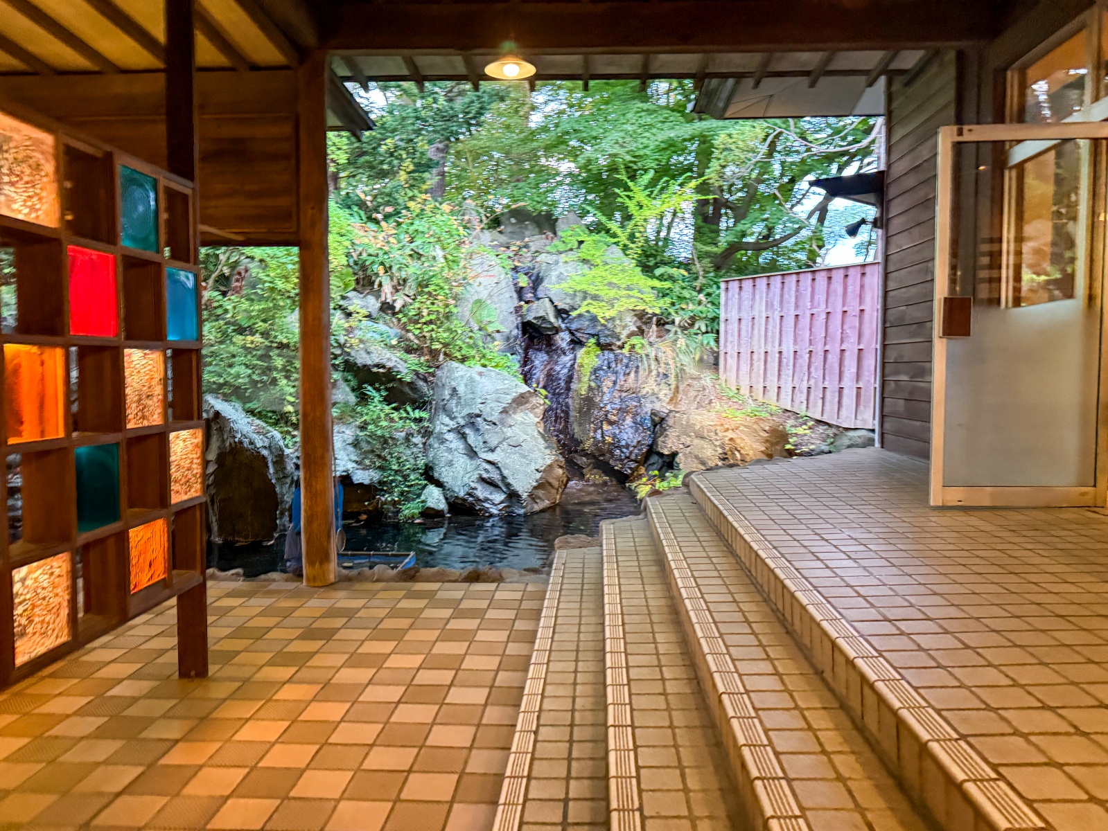 [日本青森]星野集團 青森屋 Hoshino Resorts Aomoriya 溫泉飯店 青森住宿推薦｜蘋果汁水龍頭 浮湯露天溫泉 森林泡湯｜晚餐海鮮自助餐＋早餐鮭魚卵吃到飽｜陸奧祭屋表演必看