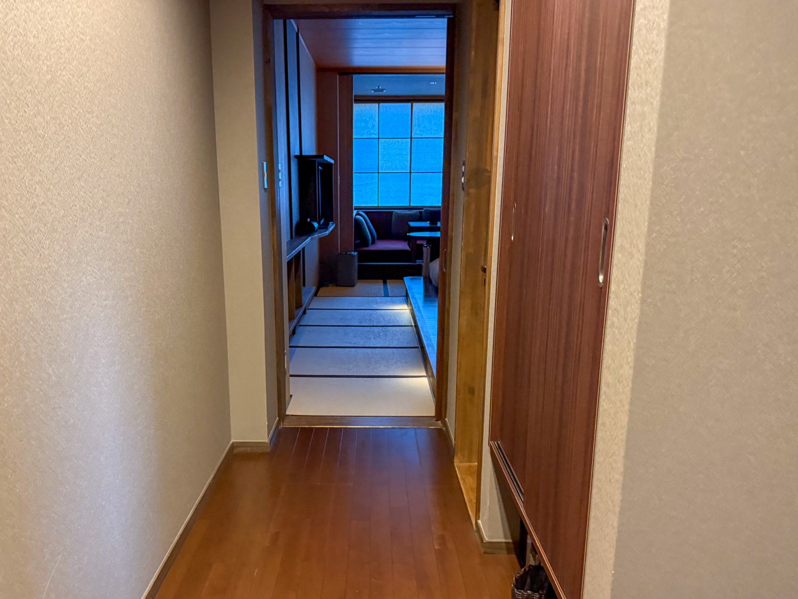 [日本青森]星野集團 青森屋 Hoshino Resorts Aomoriya 溫泉飯店 青森住宿推薦｜蘋果汁水龍頭 浮湯露天溫泉 森林泡湯｜晚餐海鮮自助餐＋早餐鮭魚卵吃到飽｜陸奧祭屋表演必看