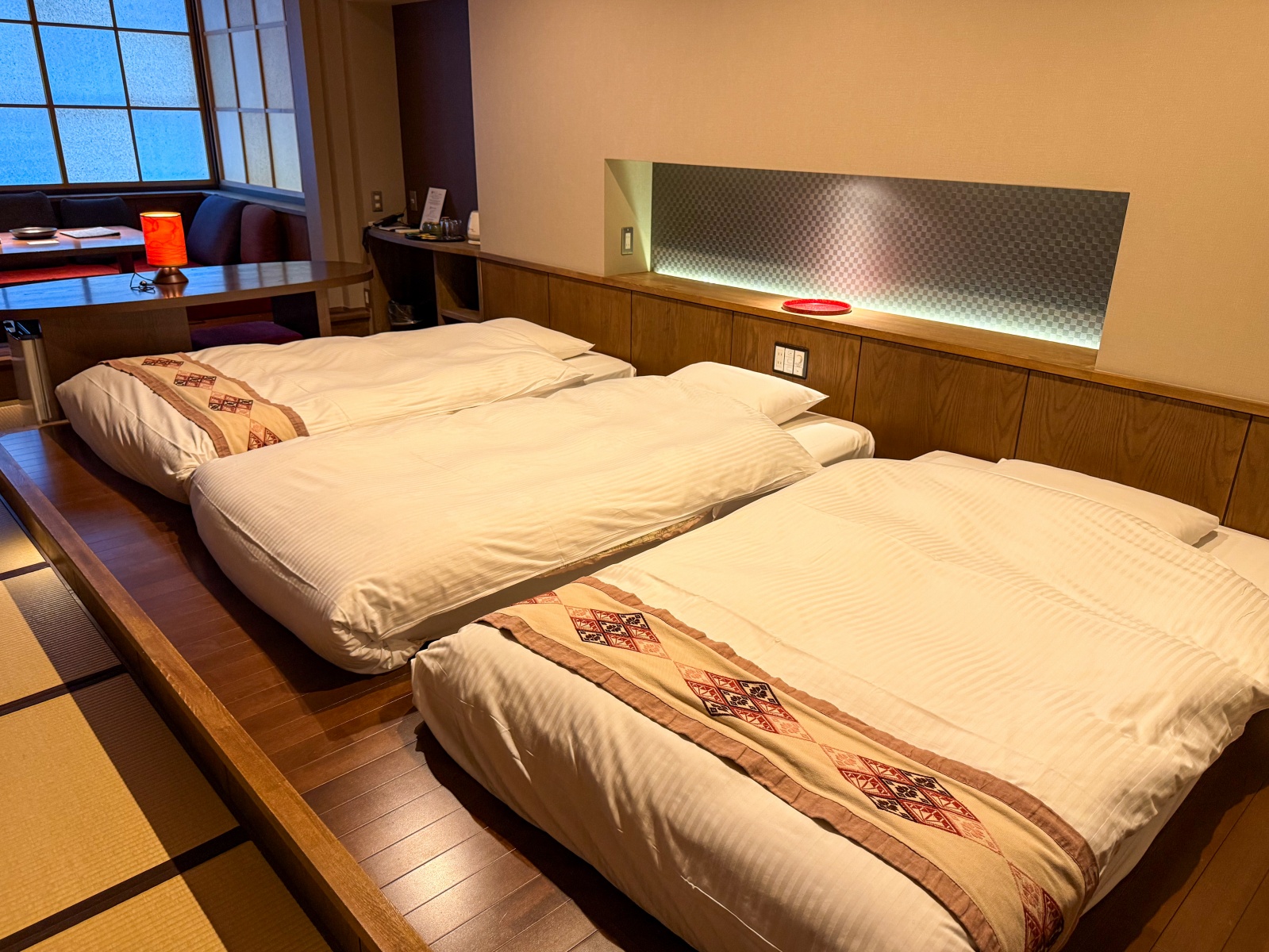 [日本青森]星野集團 青森屋 Hoshino Resorts Aomoriya 溫泉飯店 青森住宿推薦｜蘋果汁水龍頭 浮湯露天溫泉 森林泡湯｜晚餐海鮮自助餐＋早餐鮭魚卵吃到飽｜陸奧祭屋表演必看