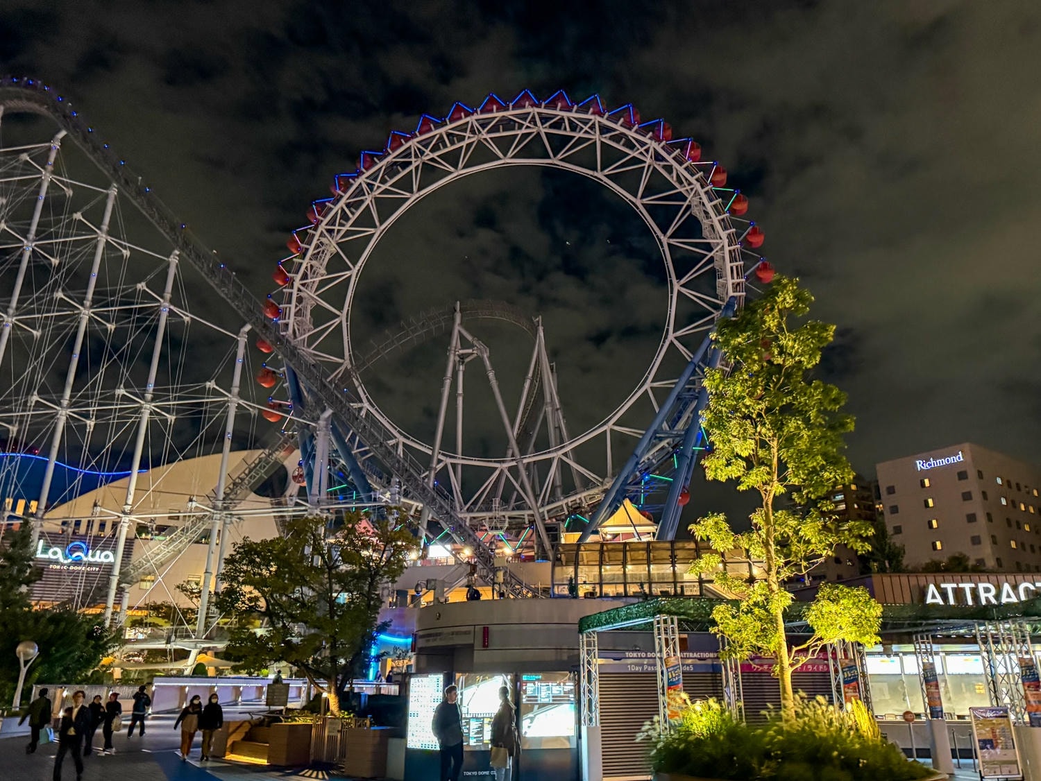 [東京住宿]東京巨蛋飯店 Tokyo Dome Hotel 東京巨蛋旁住宿推薦｜水道橋站步行10分鐘 三線轉乘交通方便｜東京巨蛋城就在隔壁 吃喝玩樂一次滿足｜飯店內超商＋附近唐吉訶德 機能超強