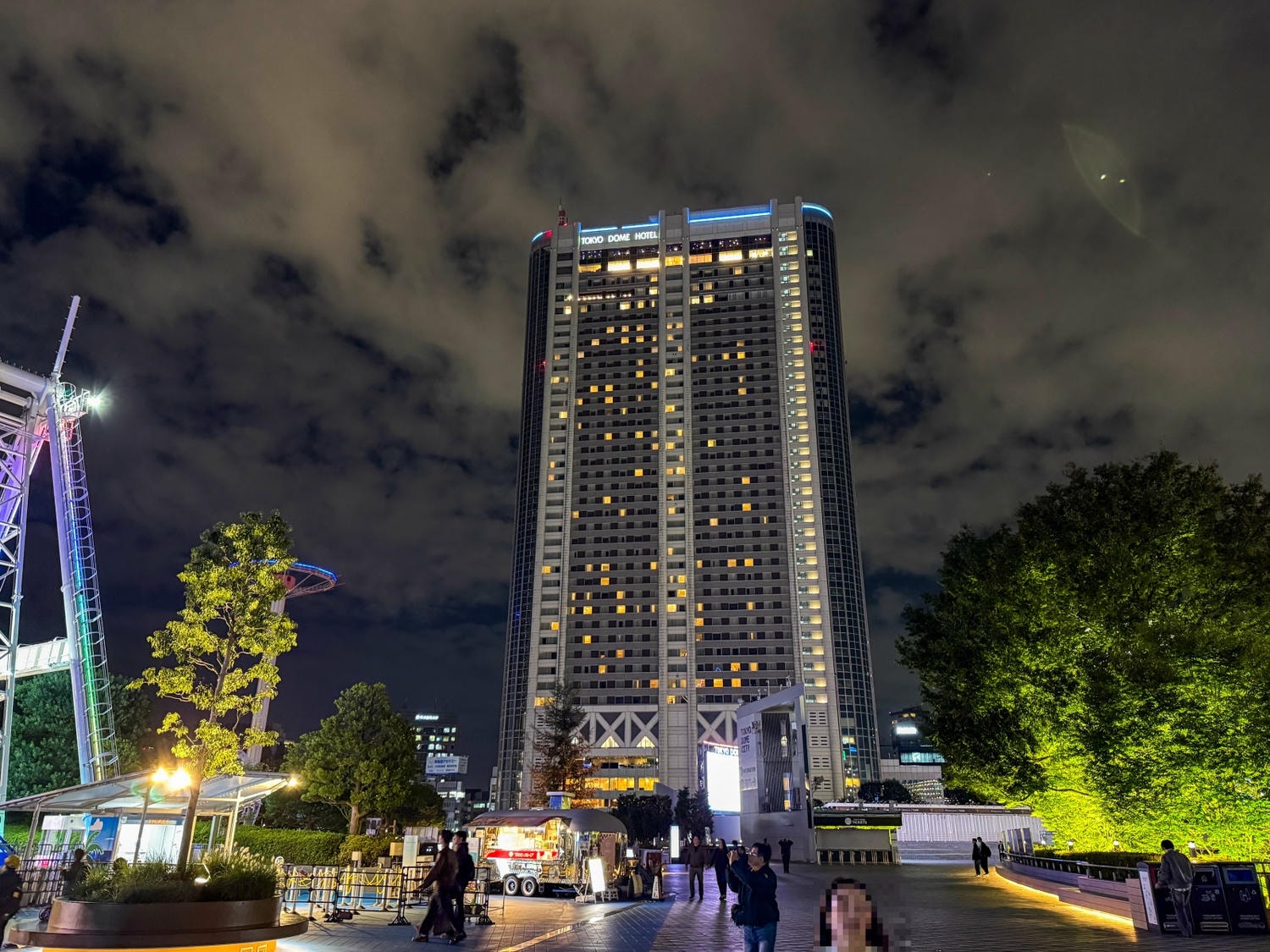 [東京住宿]東京巨蛋飯店 Tokyo Dome Hotel 東京巨蛋旁住宿推薦｜水道橋站步行10分鐘 三線轉乘交通方便｜東京巨蛋城就在隔壁 吃喝玩樂一次滿足｜飯店內超商＋附近唐吉訶德 機能超強