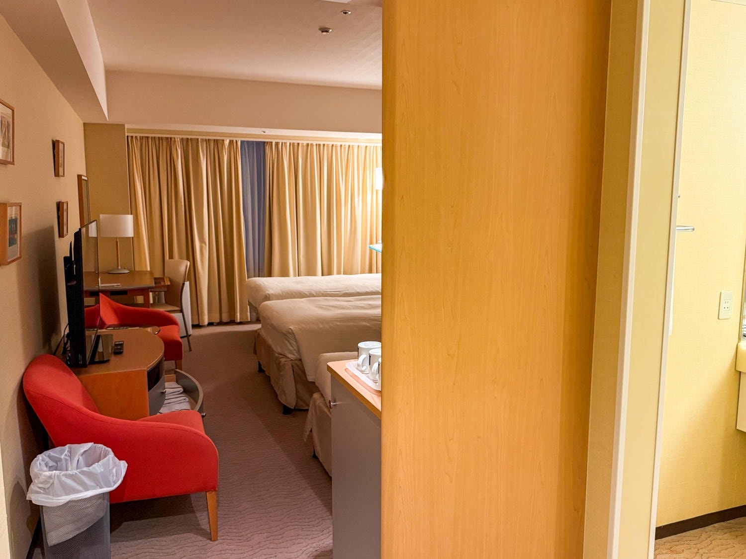 [東京住宿]東京巨蛋飯店 Tokyo Dome Hotel 東京巨蛋旁住宿推薦｜水道橋站步行10分鐘 三線轉乘交通方便｜東京巨蛋城就在隔壁 吃喝玩樂一次滿足｜飯店內超商＋附近唐吉訶德 機能超強