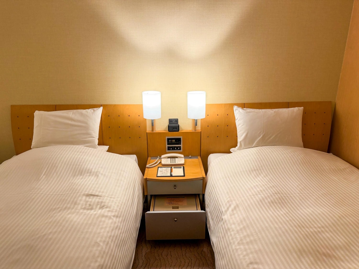 [東京住宿]東京巨蛋飯店 Tokyo Dome Hotel 東京巨蛋旁住宿推薦｜水道橋站步行10分鐘 三線轉乘交通方便｜東京巨蛋城就在隔壁 吃喝玩樂一次滿足｜飯店內超商＋附近唐吉訶德 機能超強