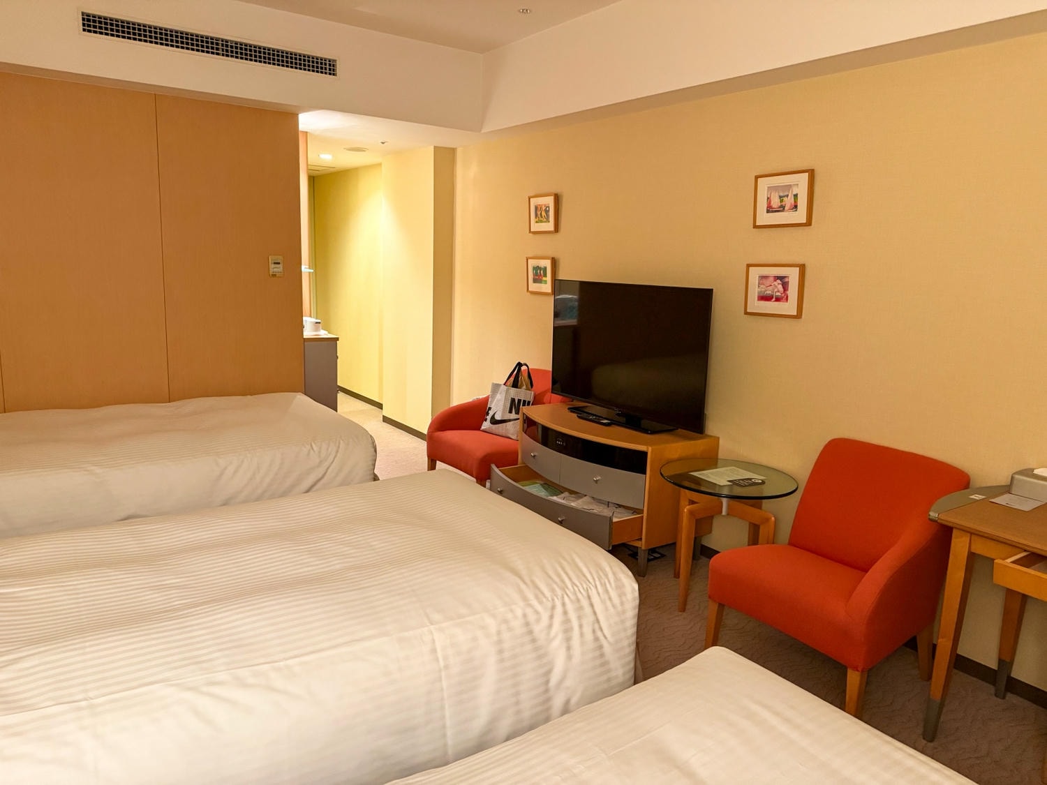 [東京住宿]東京巨蛋飯店 Tokyo Dome Hotel 東京巨蛋旁住宿推薦｜水道橋站步行10分鐘 三線轉乘交通方便｜東京巨蛋城就在隔壁 吃喝玩樂一次滿足｜飯店內超商＋附近唐吉訶德 機能超強
