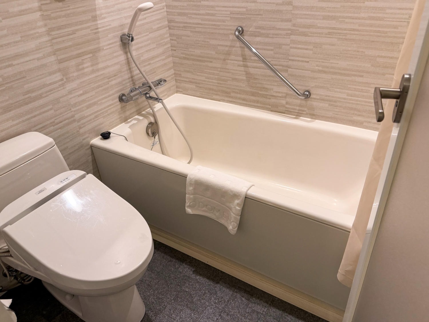 [東京住宿]東京巨蛋飯店 Tokyo Dome Hotel 東京巨蛋旁住宿推薦｜水道橋站步行10分鐘 三線轉乘交通方便｜東京巨蛋城就在隔壁 吃喝玩樂一次滿足｜飯店內超商＋附近唐吉訶德 機能超強