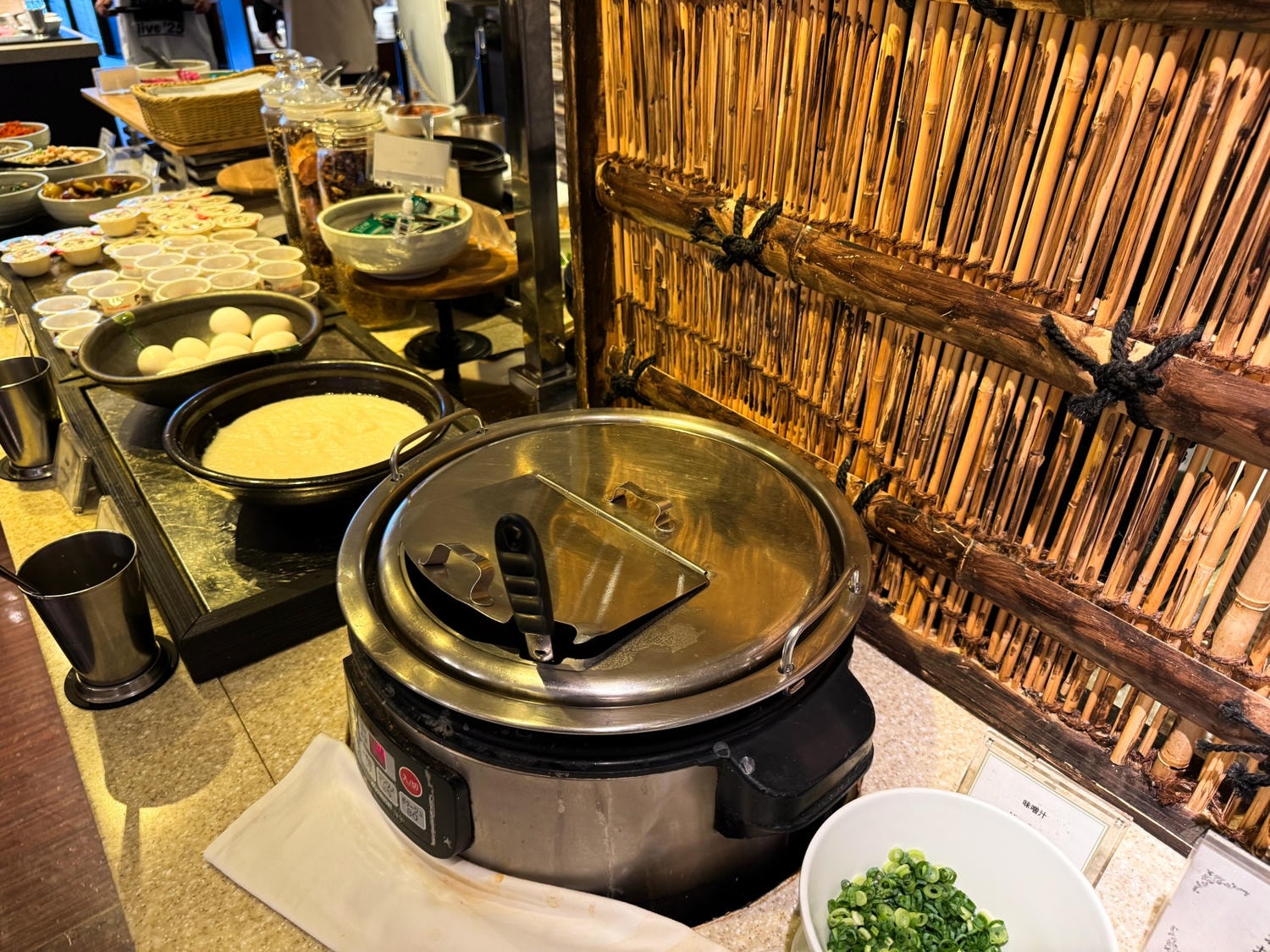 [東京住宿]東京巨蛋飯店 Tokyo Dome Hotel 東京巨蛋旁住宿推薦｜水道橋站步行10分鐘 三線轉乘交通方便｜東京巨蛋城就在隔壁 吃喝玩樂一次滿足｜飯店內超商＋附近唐吉訶德 機能超強