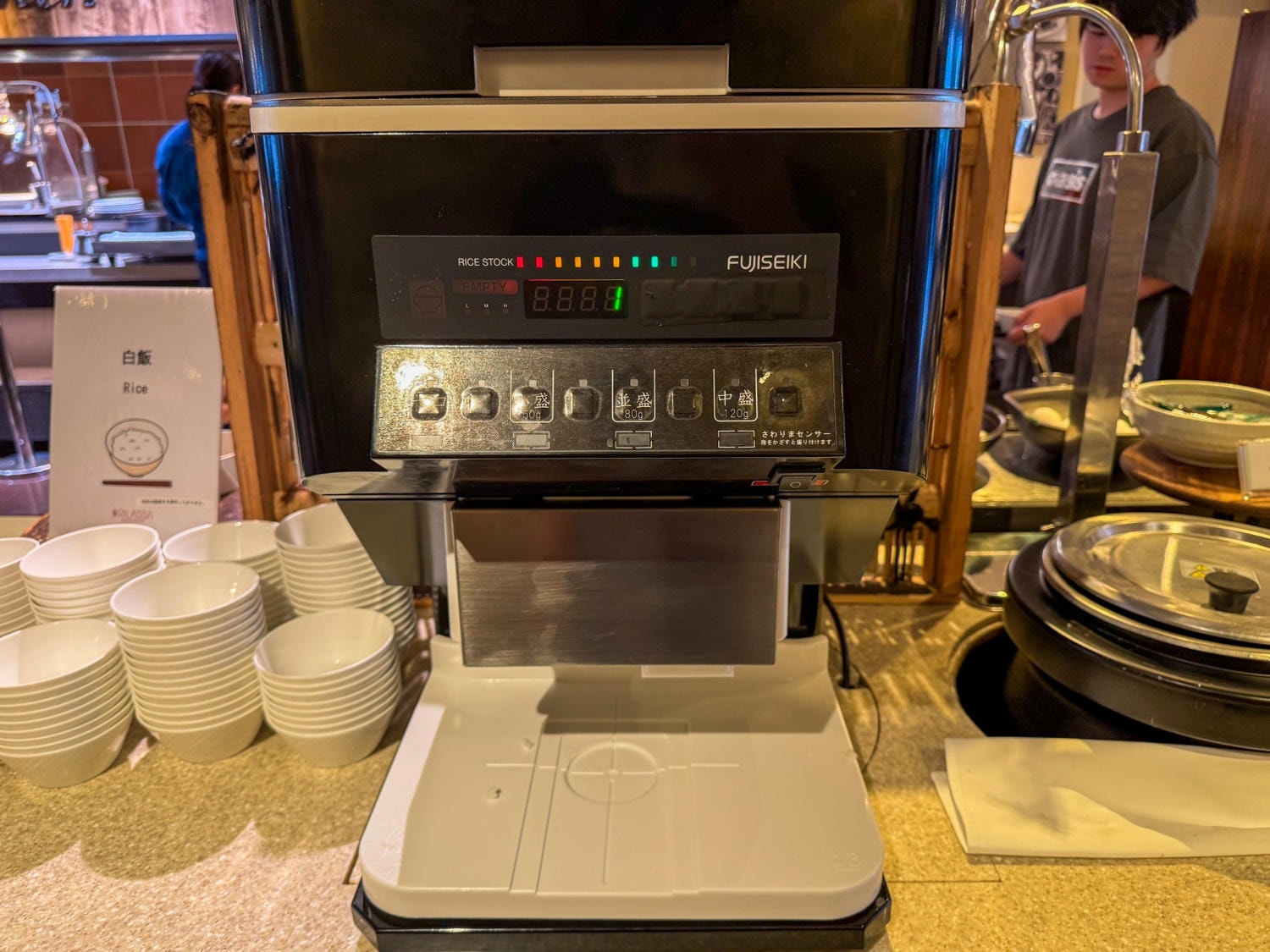 [東京住宿]東京巨蛋飯店 Tokyo Dome Hotel 東京巨蛋旁住宿推薦｜水道橋站步行10分鐘 三線轉乘交通方便｜東京巨蛋城就在隔壁 吃喝玩樂一次滿足｜飯店內超商＋附近唐吉訶德 機能超強