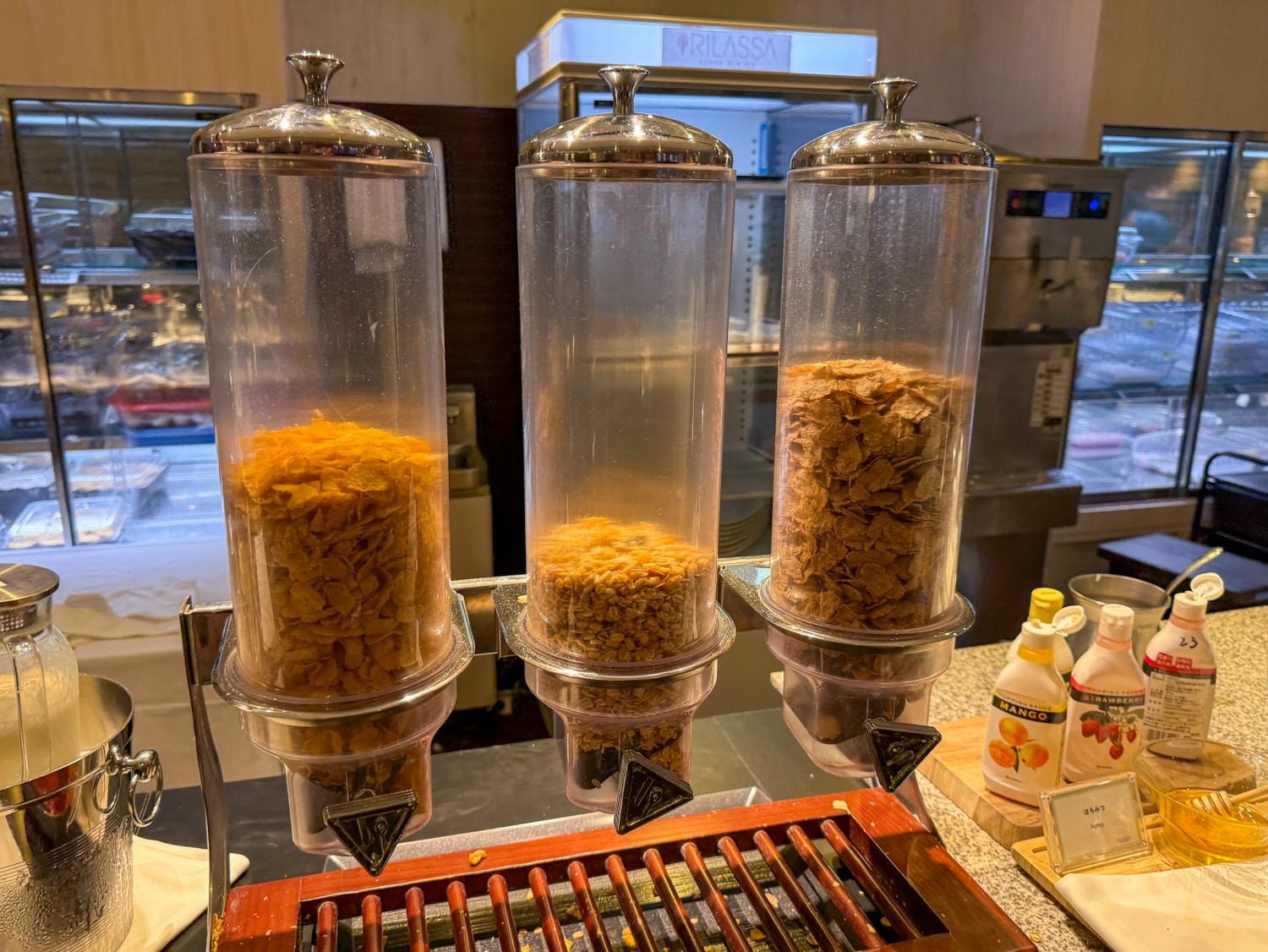 [東京住宿]東京巨蛋飯店 Tokyo Dome Hotel 東京巨蛋旁住宿推薦｜水道橋站步行10分鐘 三線轉乘交通方便｜東京巨蛋城就在隔壁 吃喝玩樂一次滿足｜飯店內超商＋附近唐吉訶德 機能超強