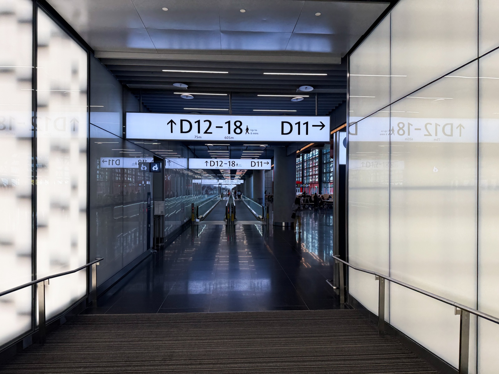 [桃園機場]桃園機場第三航廈北側廊廳正式啟用完整攻略 D11–D18登機門體驗全新登機感受｜新增咖啡據點 星巴克×興波一次到齊｜免費按摩椅＋大量插座好貼心｜第三航廈開箱心得