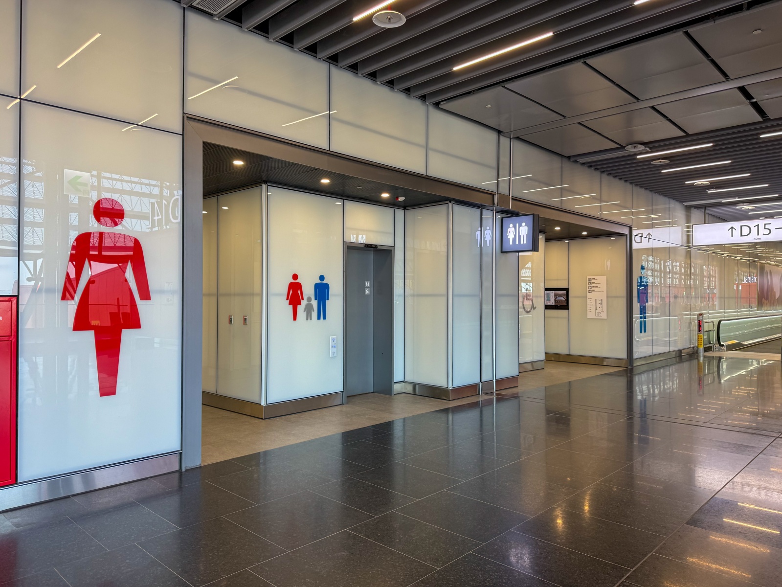 [桃園機場]桃園機場第三航廈北側廊廳正式啟用完整攻略 D11–D18登機門體驗全新登機感受｜新增咖啡據點 星巴克×興波一次到齊｜免費按摩椅＋大量插座好貼心｜第三航廈開箱心得