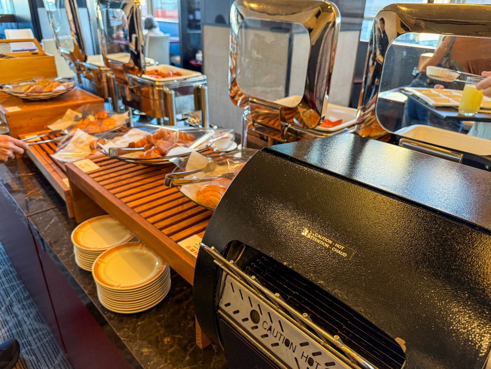 [盛岡住宿]盛岡大都會飯店 Hotel Metropolitan Morioka｜車站連通百貨 交通生活機能超方便｜樓下有超商 附近就是盛岡冷麵名店｜早餐精緻豐富 份量剛好吃得飽